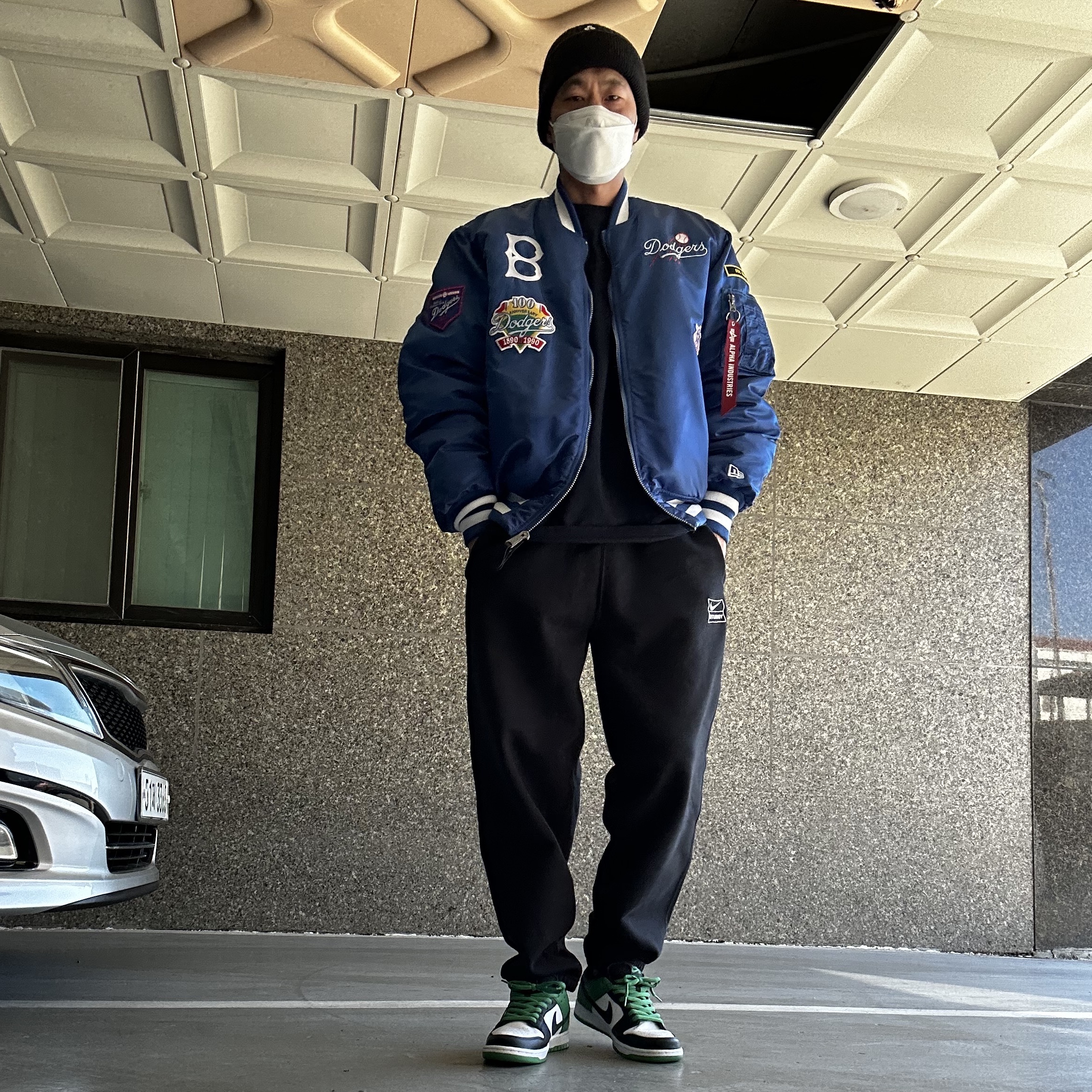 Nike SB Dunk Low Pro Black and Classic Green, Nike x Stussy NRG RA Washed Fleece Pants Black (DN4030-010) 착용 스타일 - 1