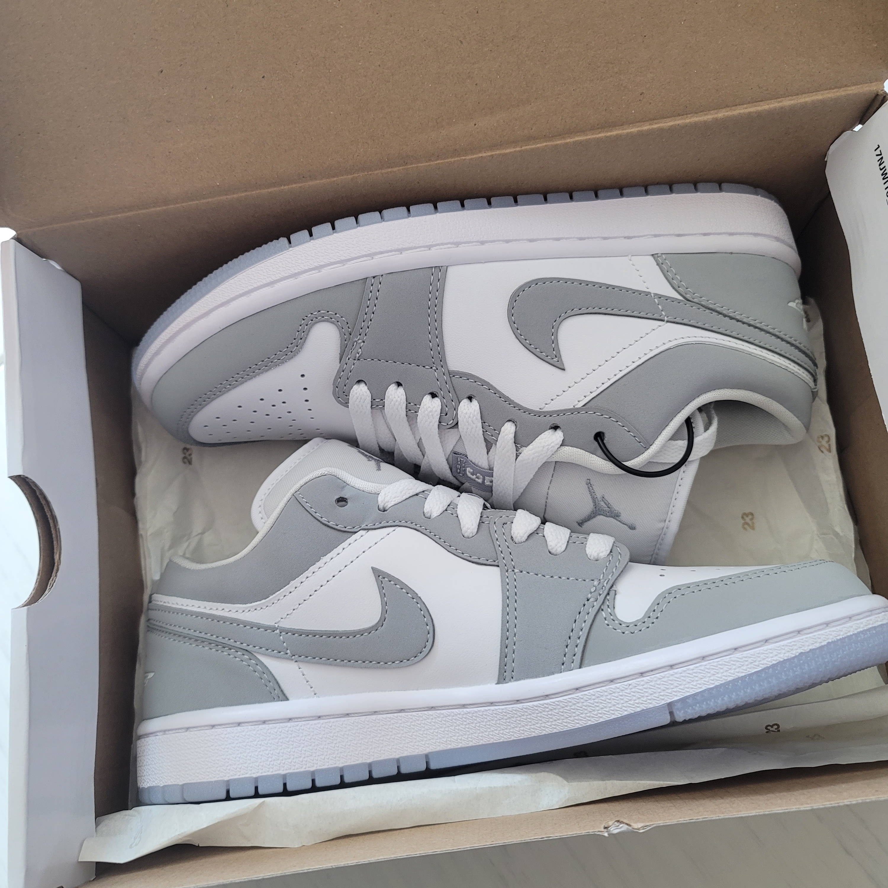 (W) Jordan 1 Low White Wolf Grey 착용 스타일