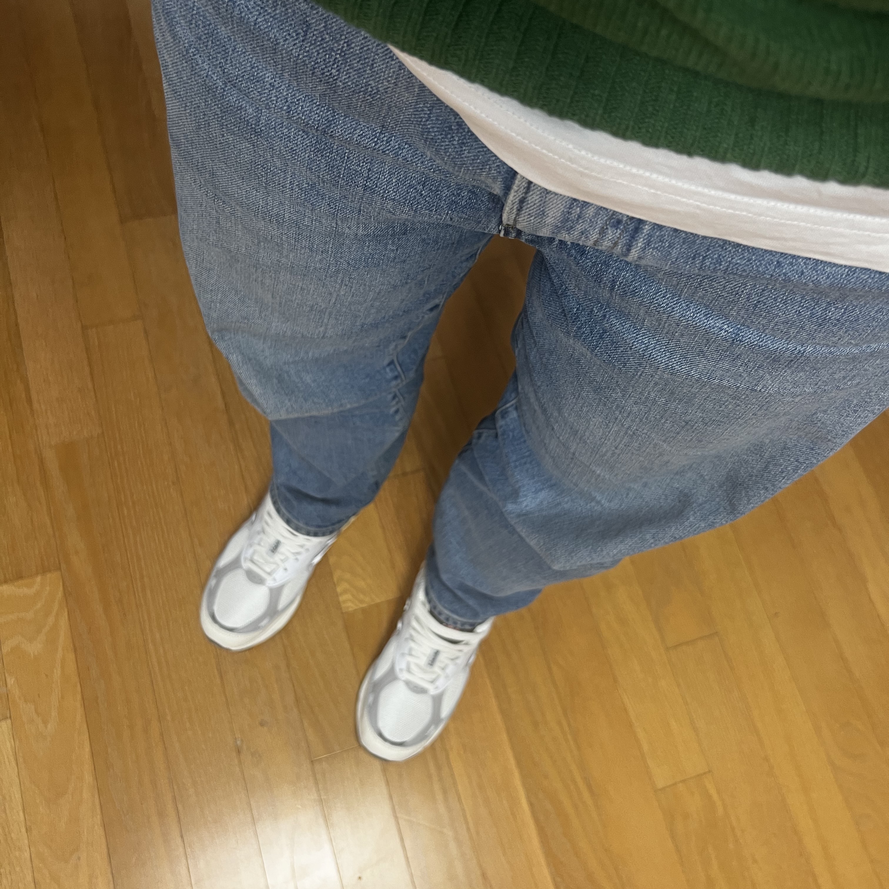 New Balance 990v3 Made in USA Sea Salt 착용 스타일 - 2
