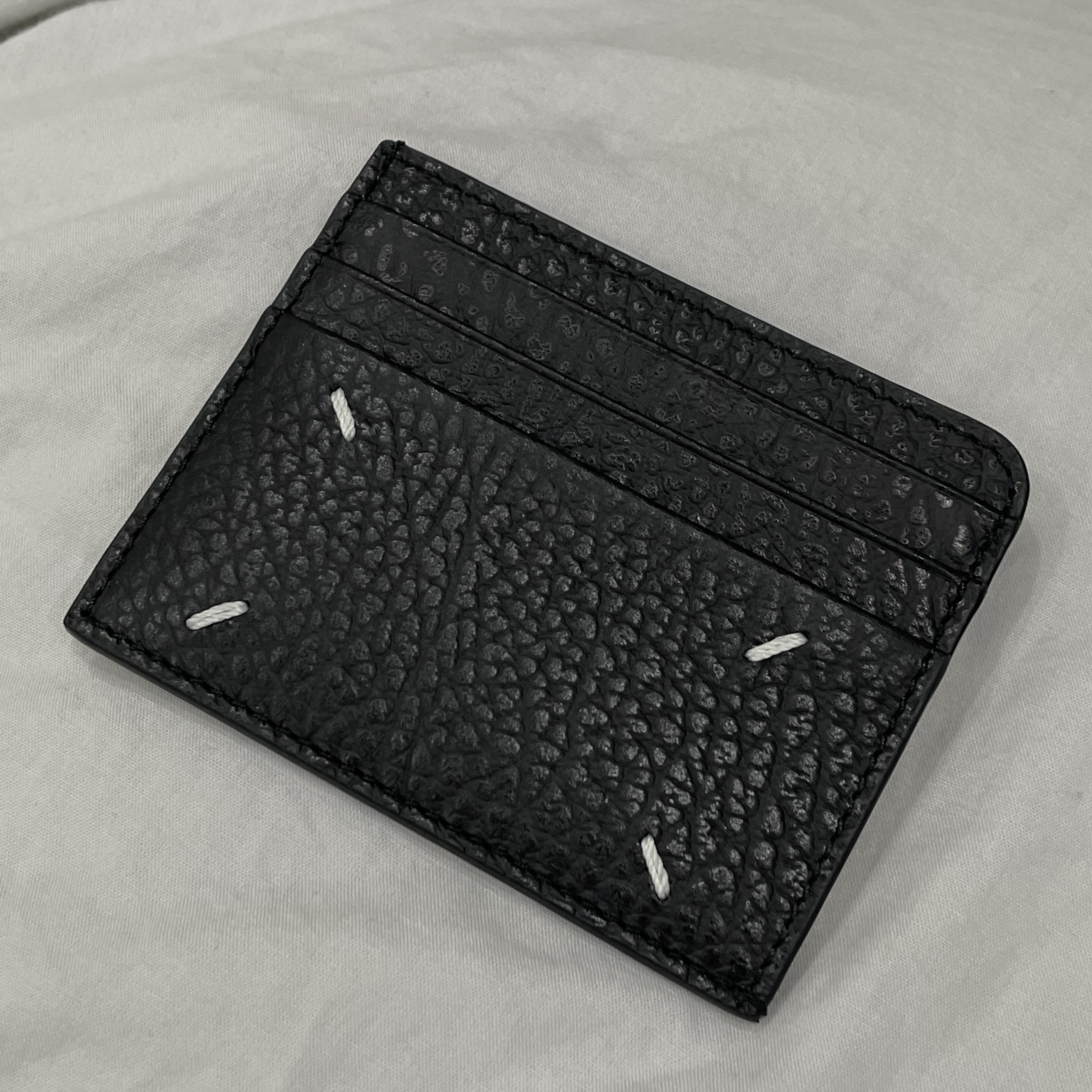 Maison Margiela Stitch Card Holder Black 착용 스타일 - 5
