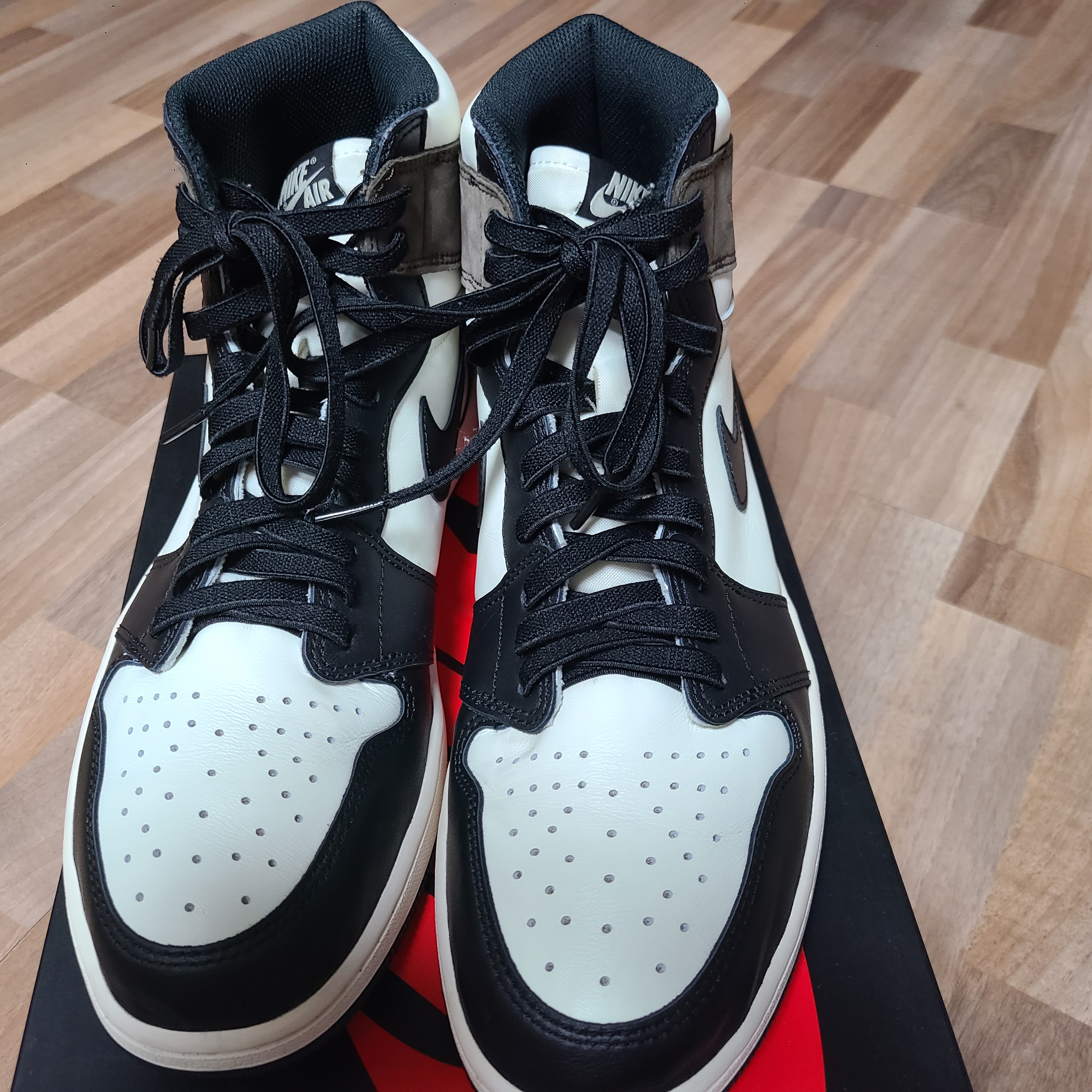 Jordan 1 Retro High OG Black Mocha 착용 스타일