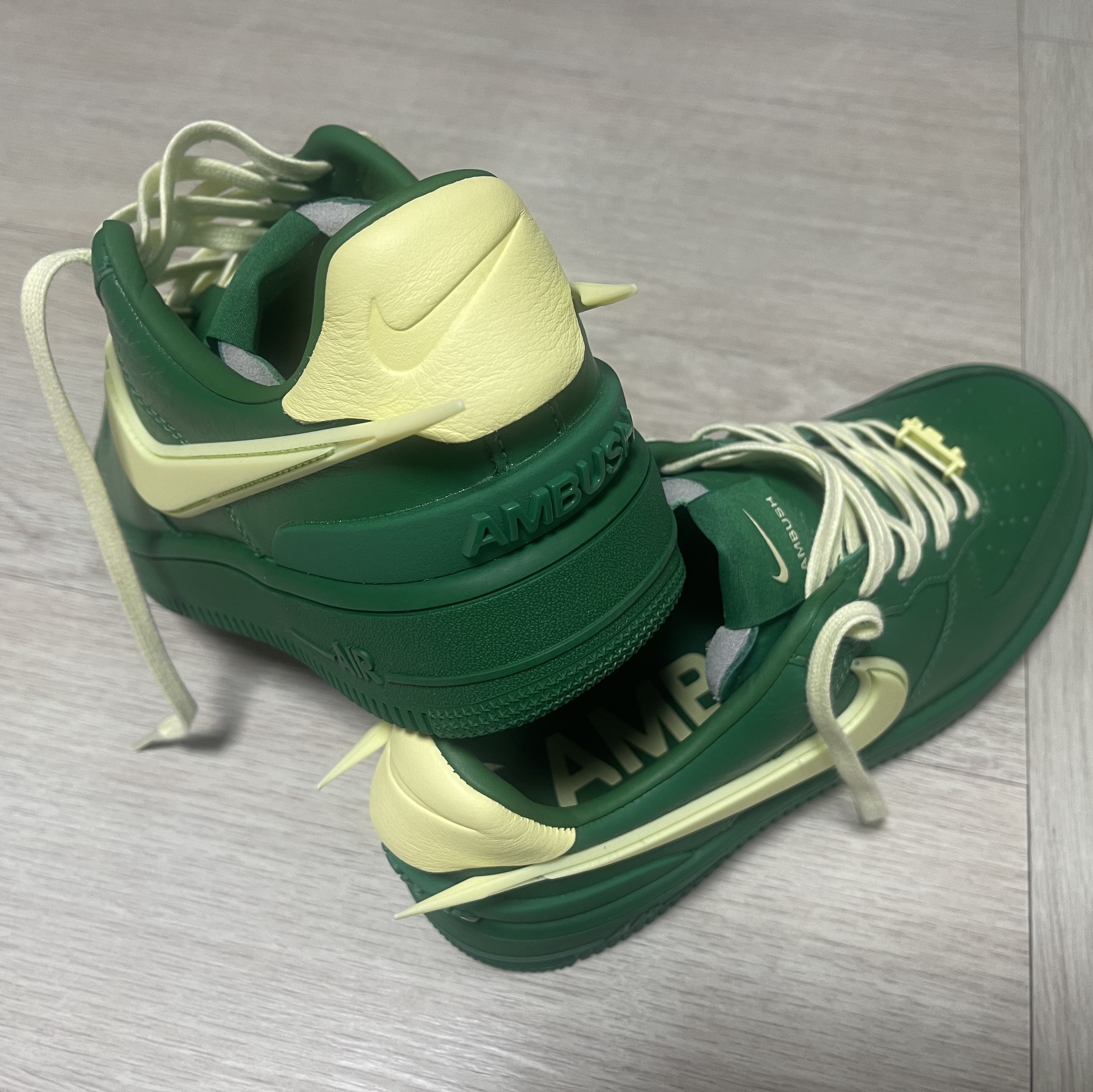 Nike x Ambush Air Force 1 Low SP Pine Green and Citron 착용 스타일 - 2
