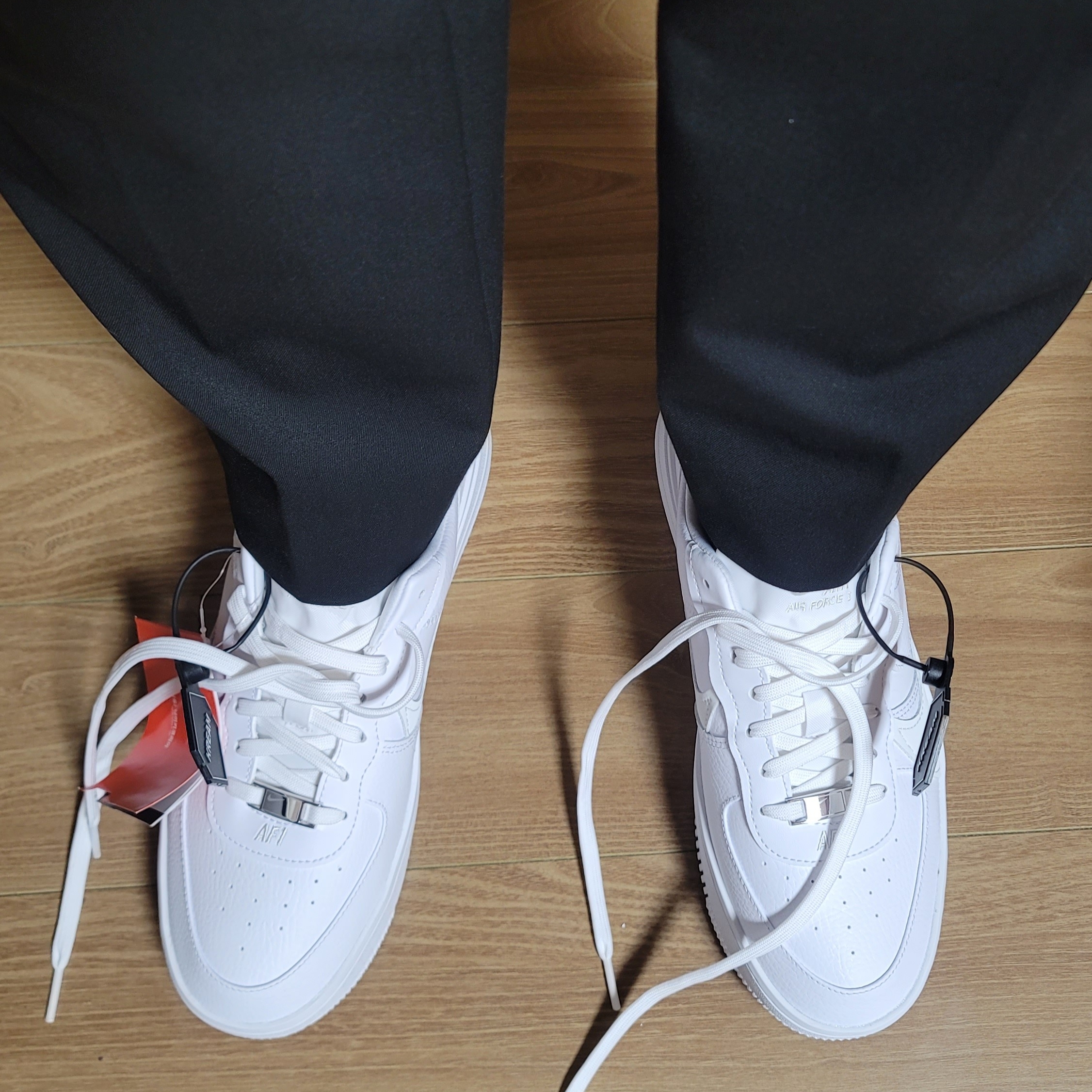 (W) Nike Air Force 1 PLT.AF.ORM Triple White 착용 스타일 - 1