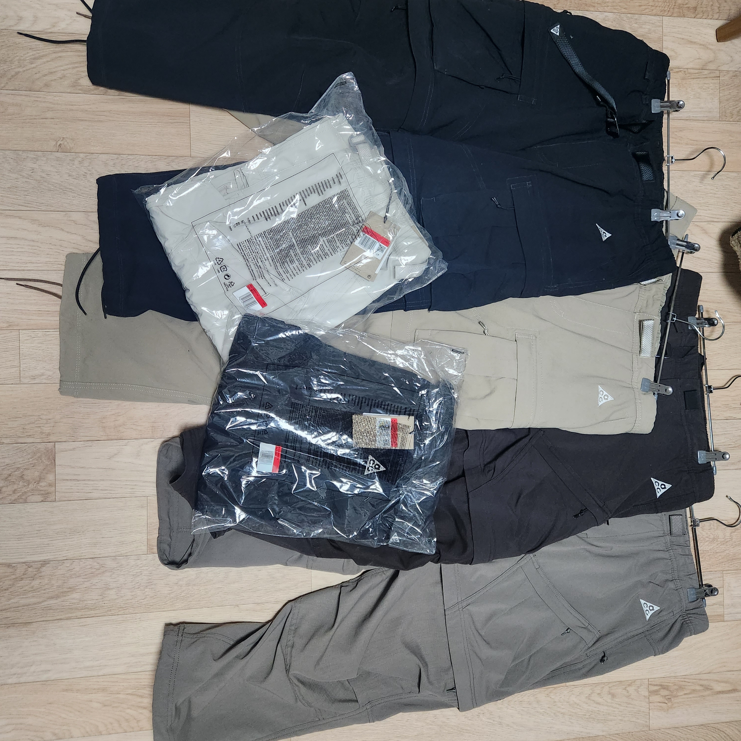Nike ACG Smith Summit Cargo Pants Black Summit White - Asia, Nike ACG Smith Summit Pants Khaki - US/EU 착용 스타일