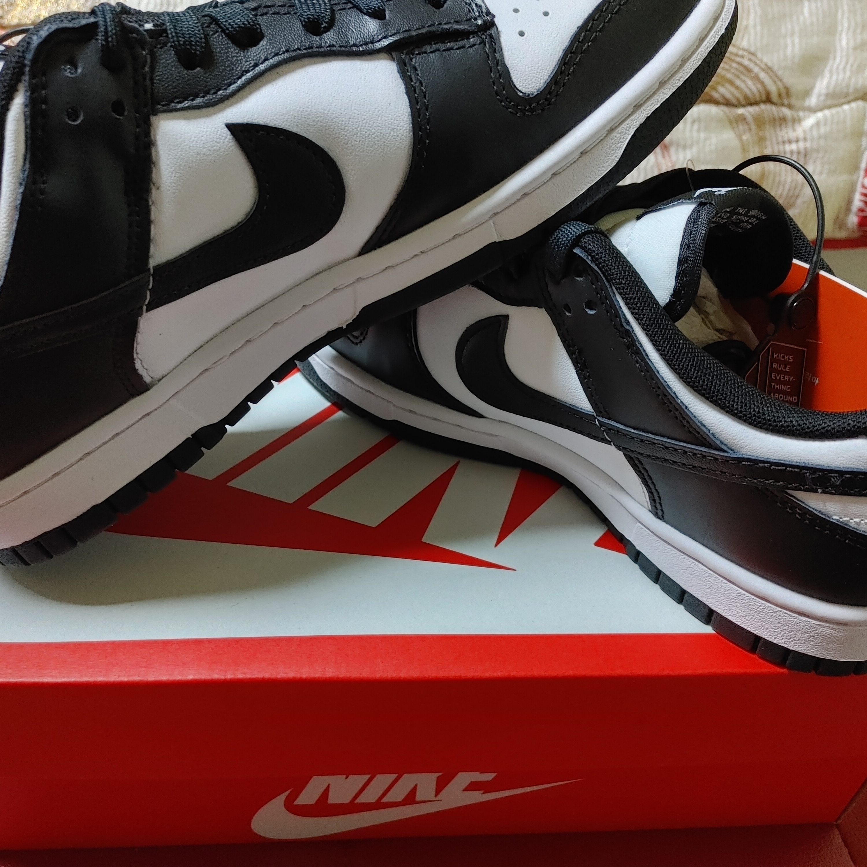 Nike Dunk Low Retro Black 착용 스타일 - 2