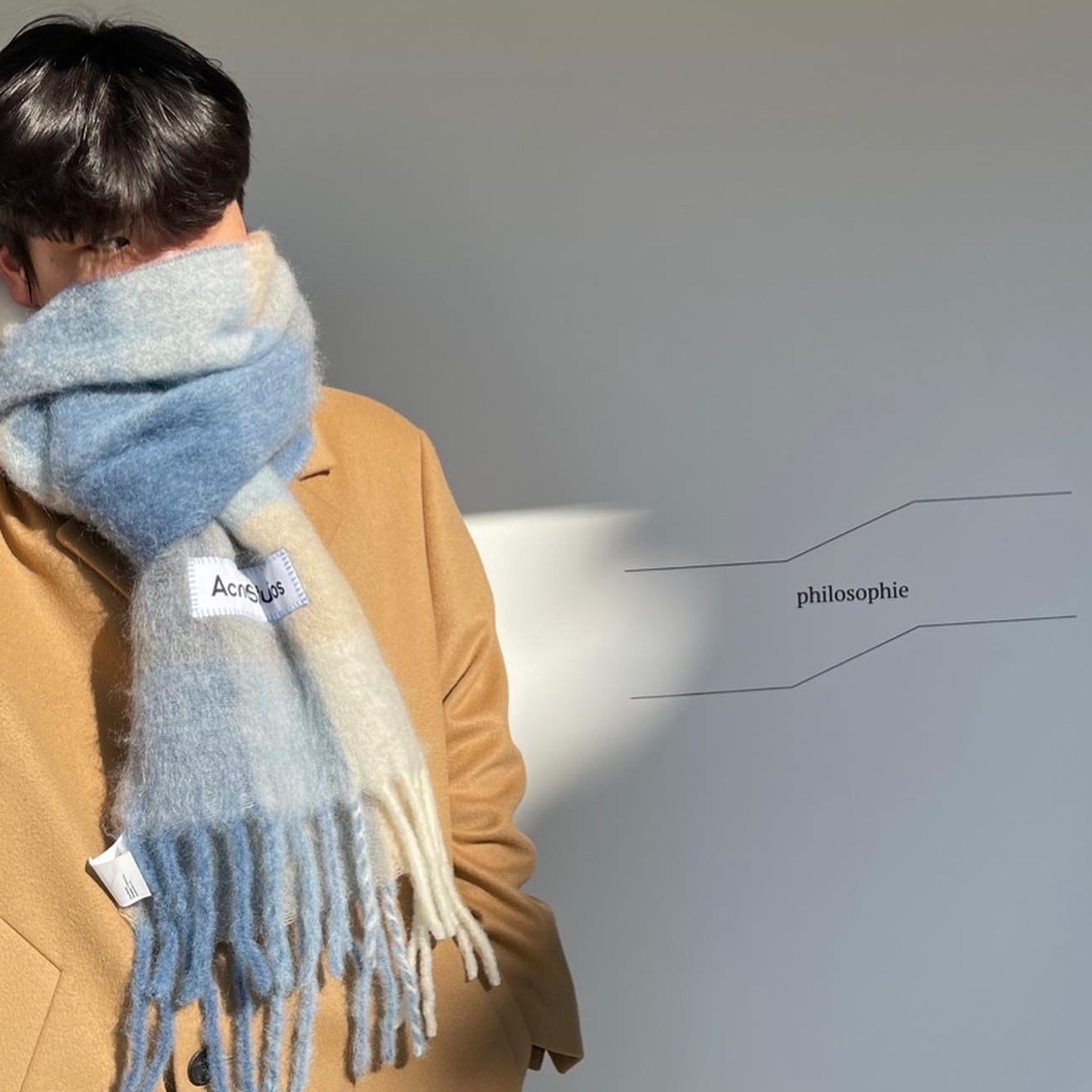 Acne Studios Mohair Check Muffler Pastel Blue Beige 착용 스타일 - 1