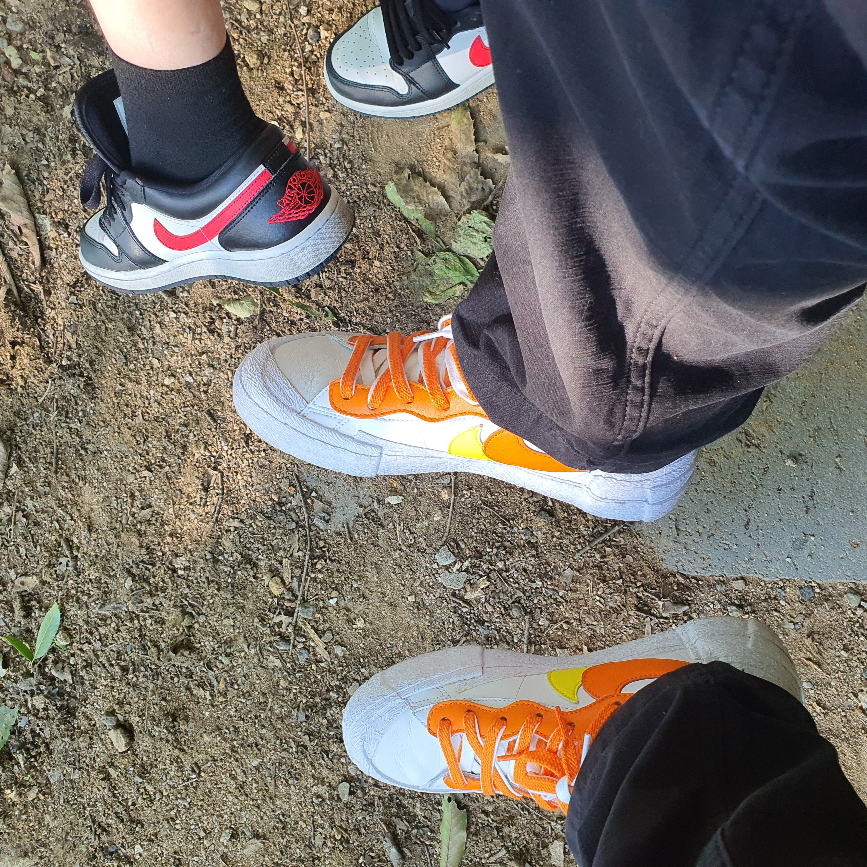 Nike x Sacai Blazer Low Magma Orange, (W) Jordan 1 Low Black Siren Red 착용 스타일