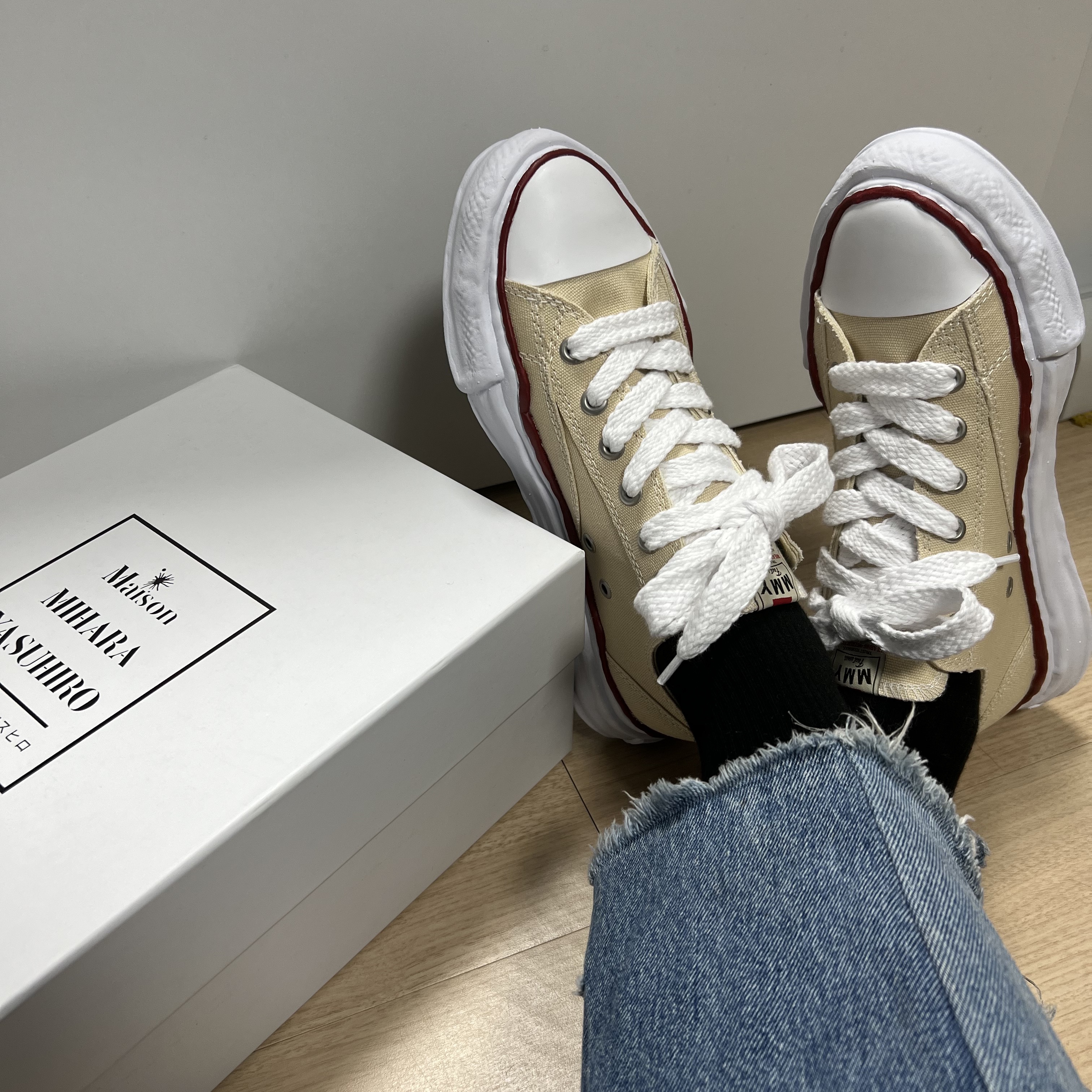Maison Mihara Yasuhiro Peterson OG Sole Canvas Low-top Sneakers Natural 착용 스타일
