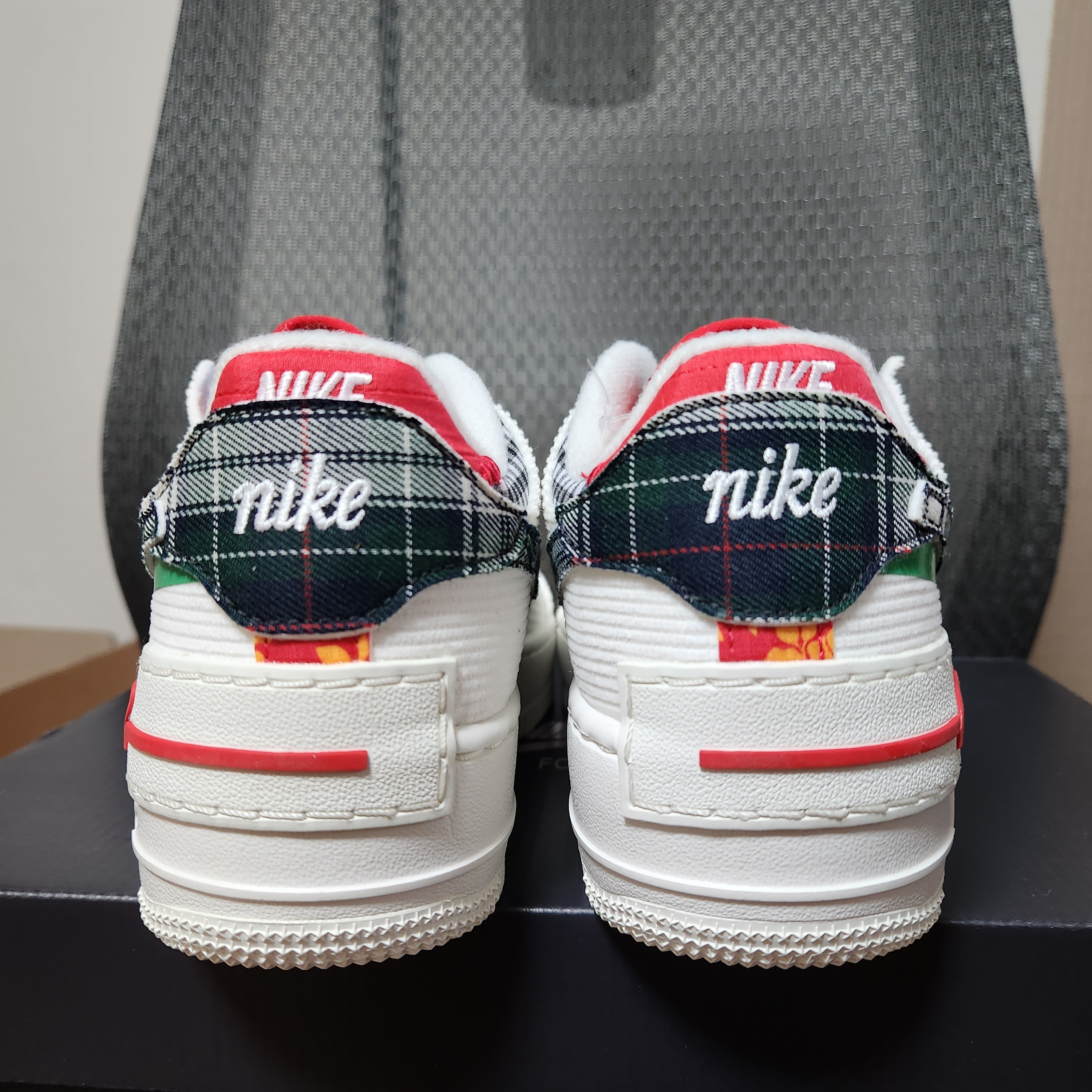 (W) Nike Air Force 1 Shadow Sail Classic Green 착용 스타일 - 4
