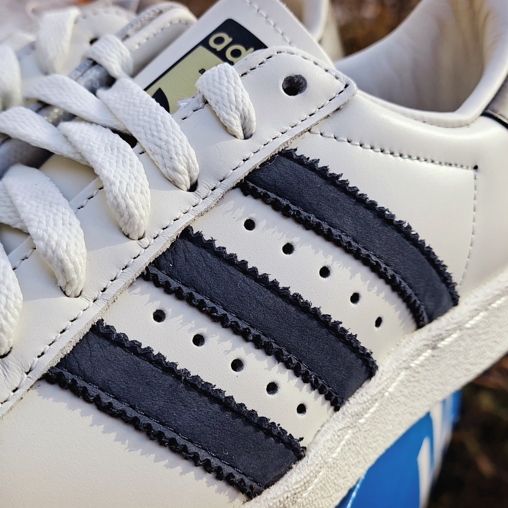 Adidas Superstar 80s DLX Vintage White Collegiate Navy, Adidas Superstar 80s Deluxe Vintage White Black 착용 스타일 - 3