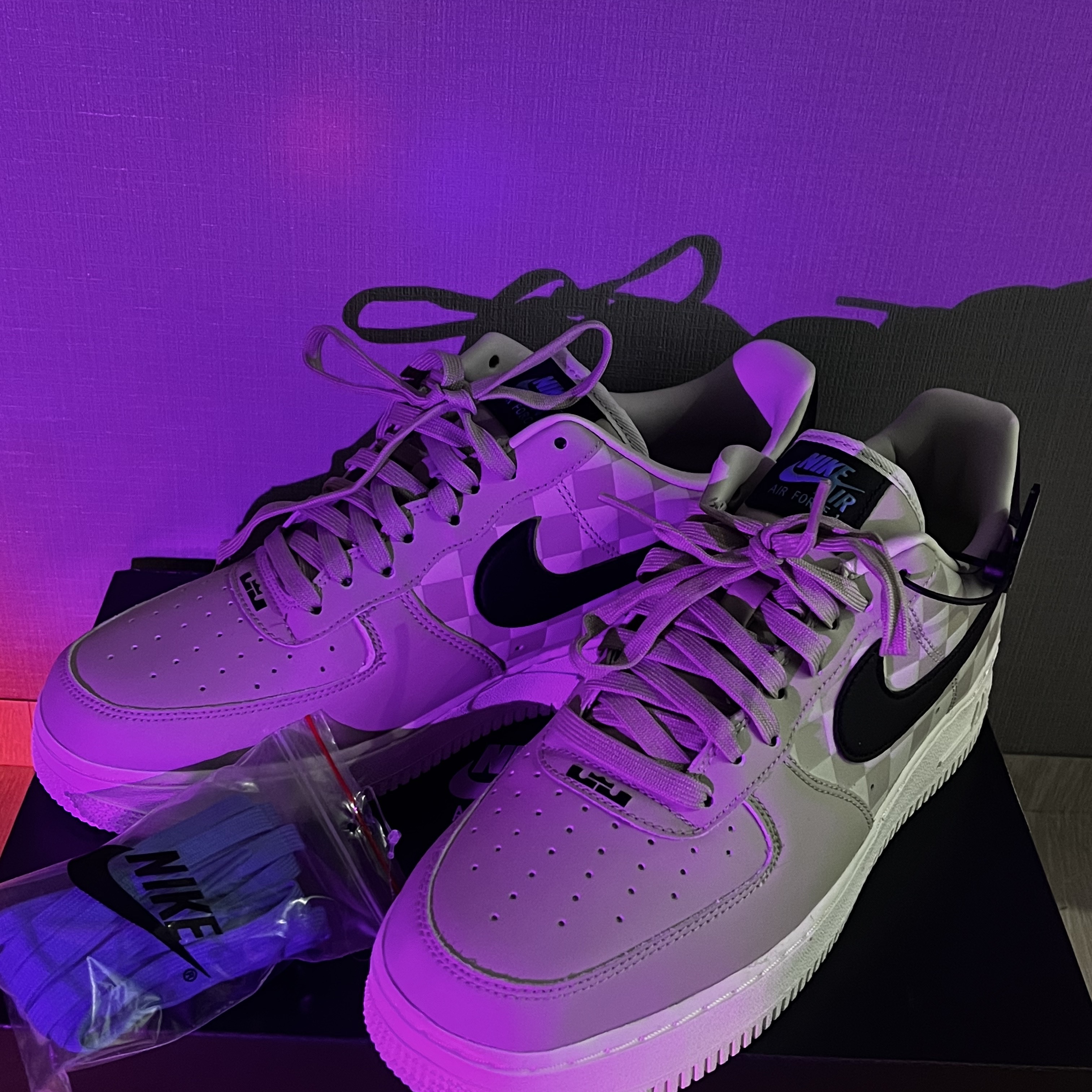 Nike Air Force 1 '07 QS LBJ 착용 스타일