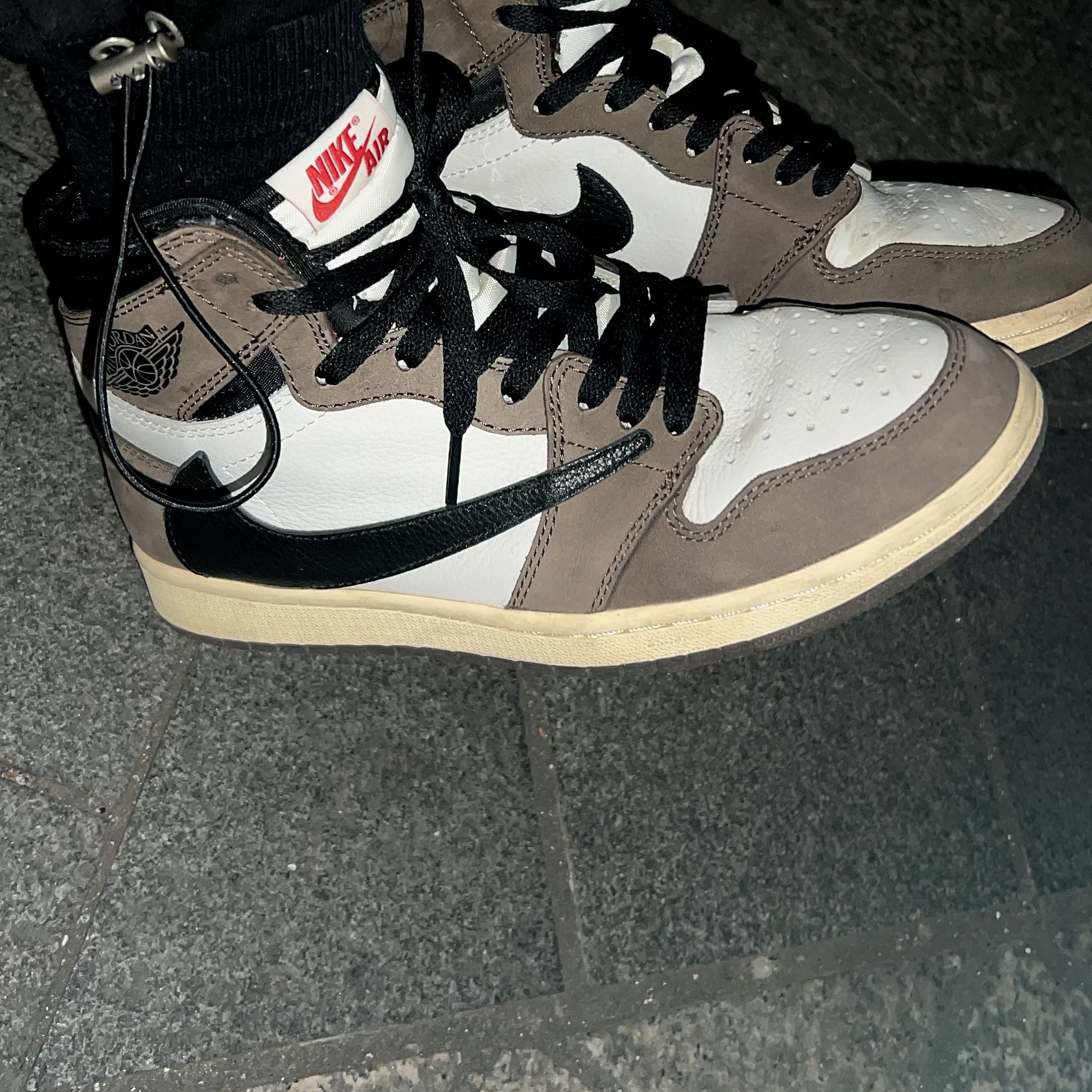 Jordan 1 x Travis Scott Retro High OG SP Mocha 착용 스타일