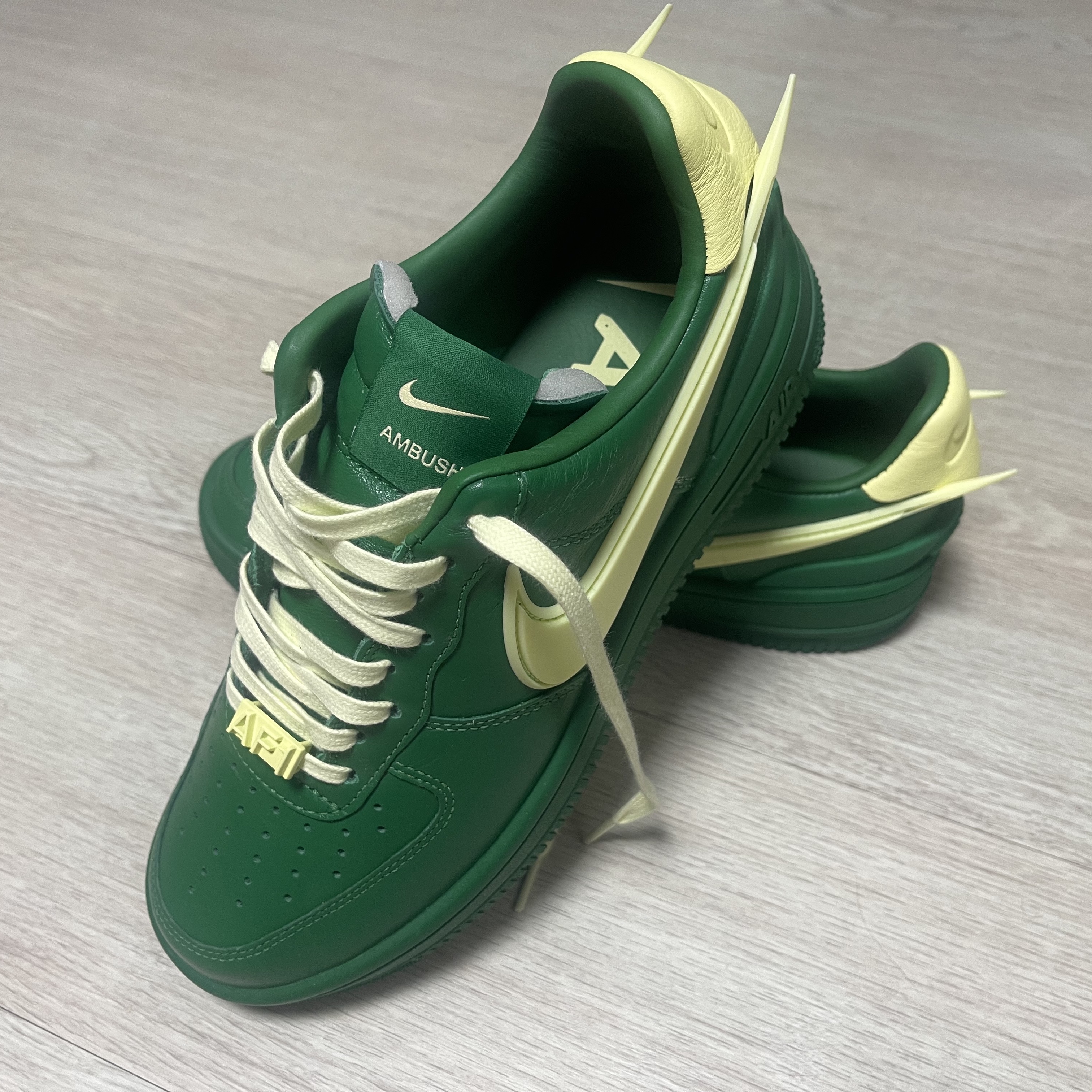 Nike x Ambush Air Force 1 Low SP Pine Green and Citron 착용 스타일 - 1