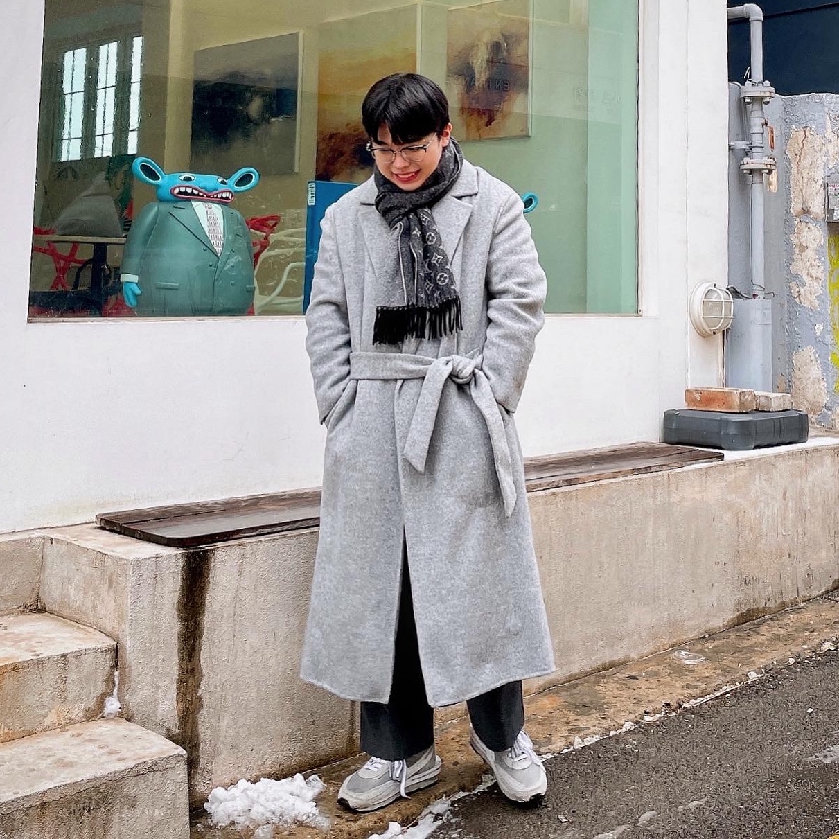 Nike x Sacai x Fragment LDWaffle Light Smoke Grey, Louis Vuitton Monogram Gradient Muffler Black 착용 스타일 - 1