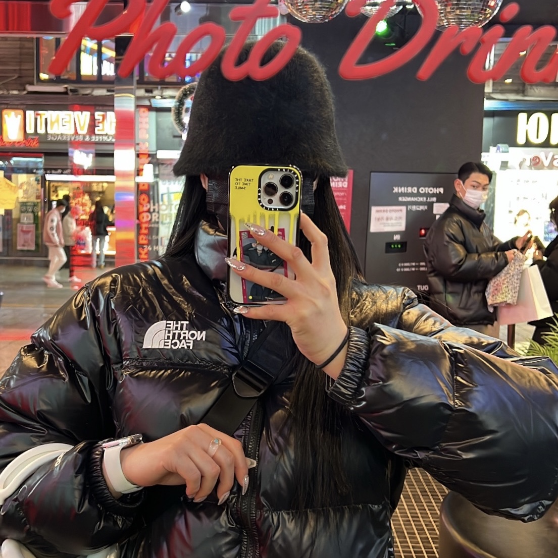 (W) The North Face Nuptse Short Jacket TNF Black 착용 스타일 - 1