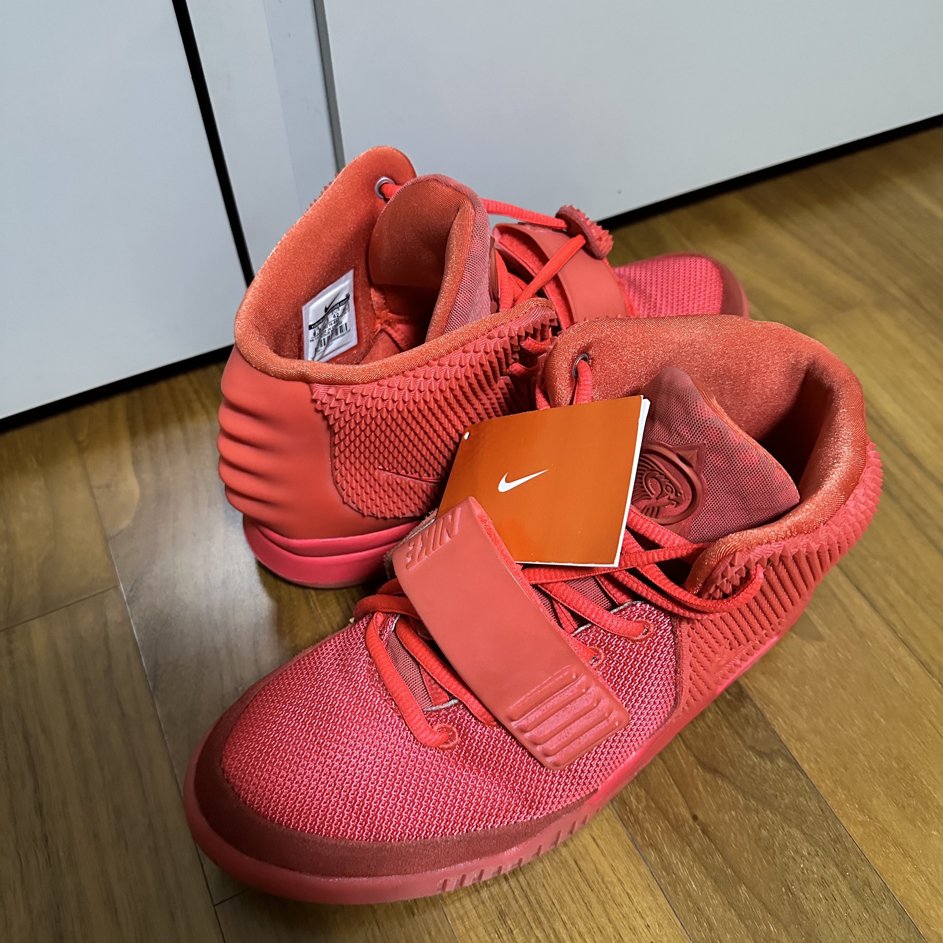 Nike Air Yeezy 2 Red October 착용 스타일