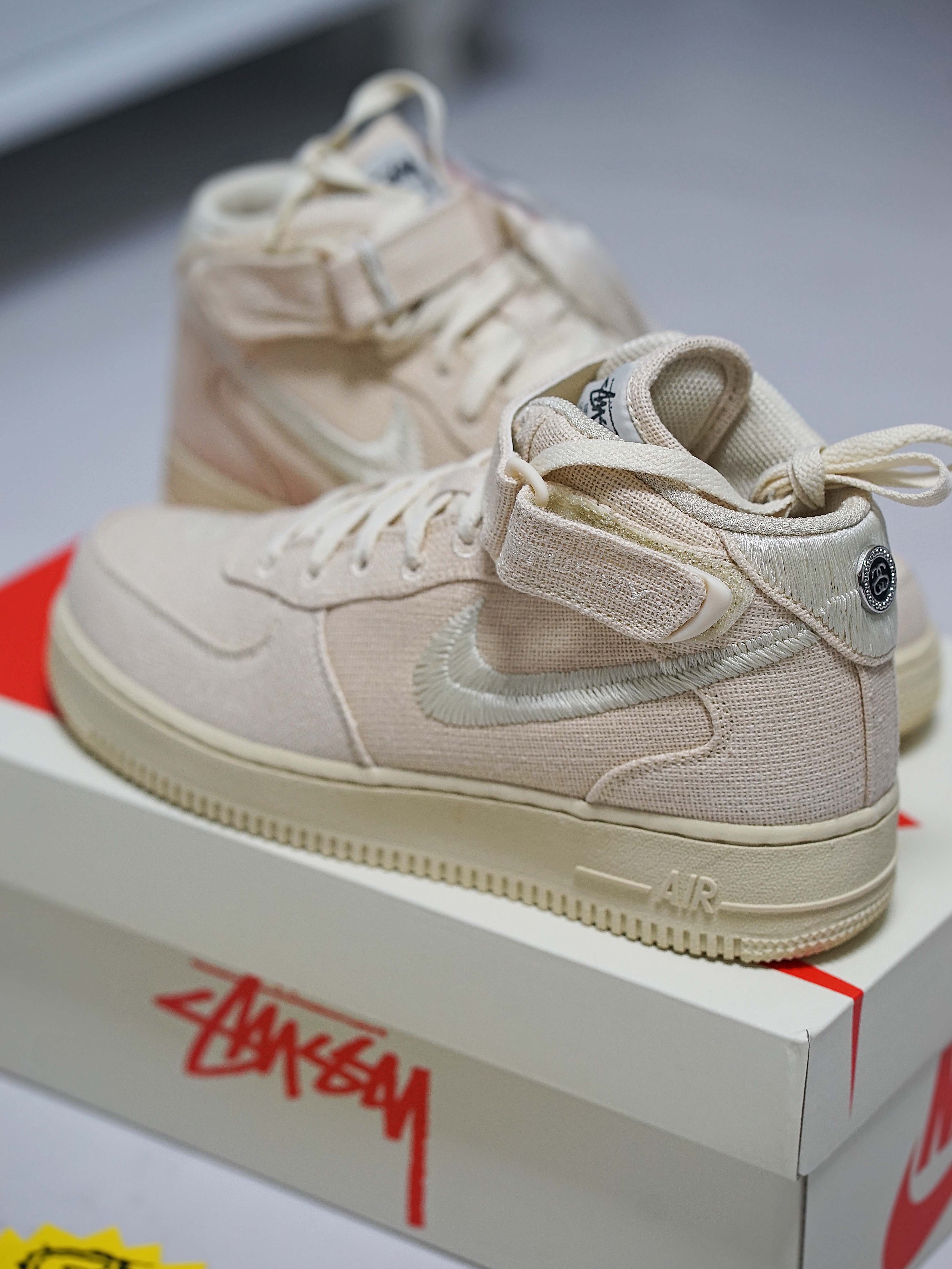 Nike x Stussy Air Force 1 '07 Mid SP Fossil 착용 스타일 - 5