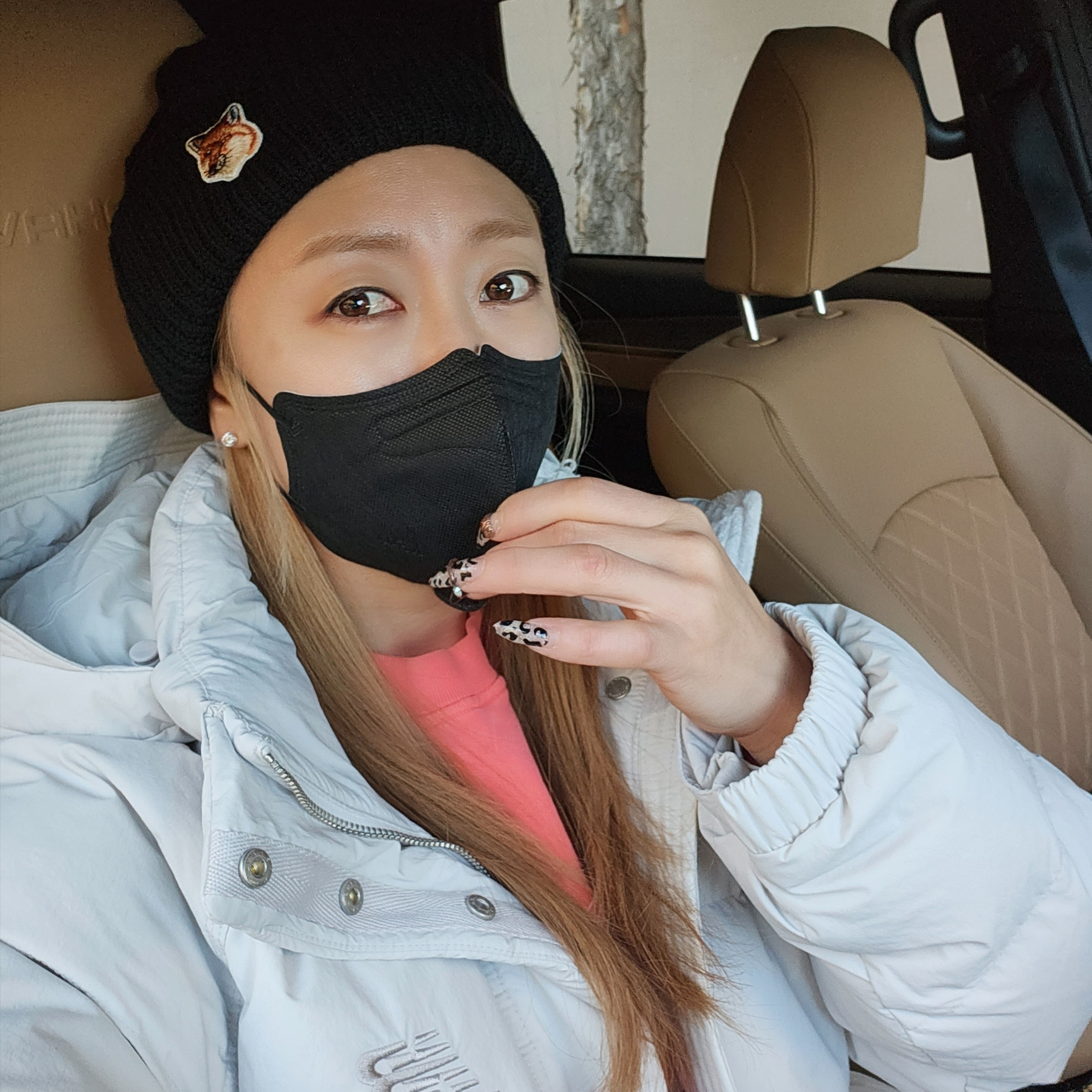 Maison Kitsune Fox Head Patch Ribbed Beanie Black 착용 스타일