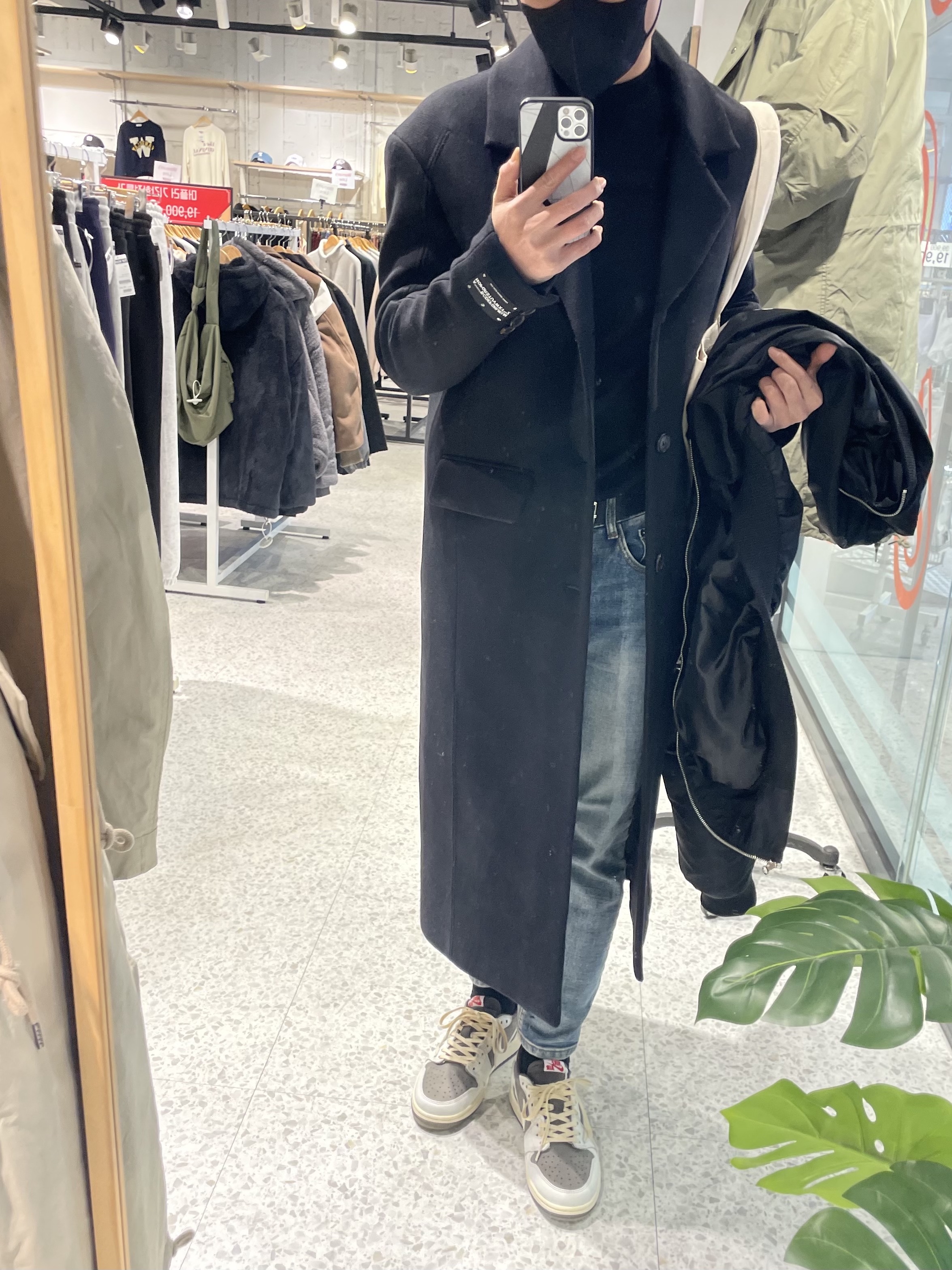 Jordan 1 x Travis Scott Retro Low OG SP Sail and Ridgerock, Zara x Ader Error Wool Blend Oversize Coat Black 착용 스타일