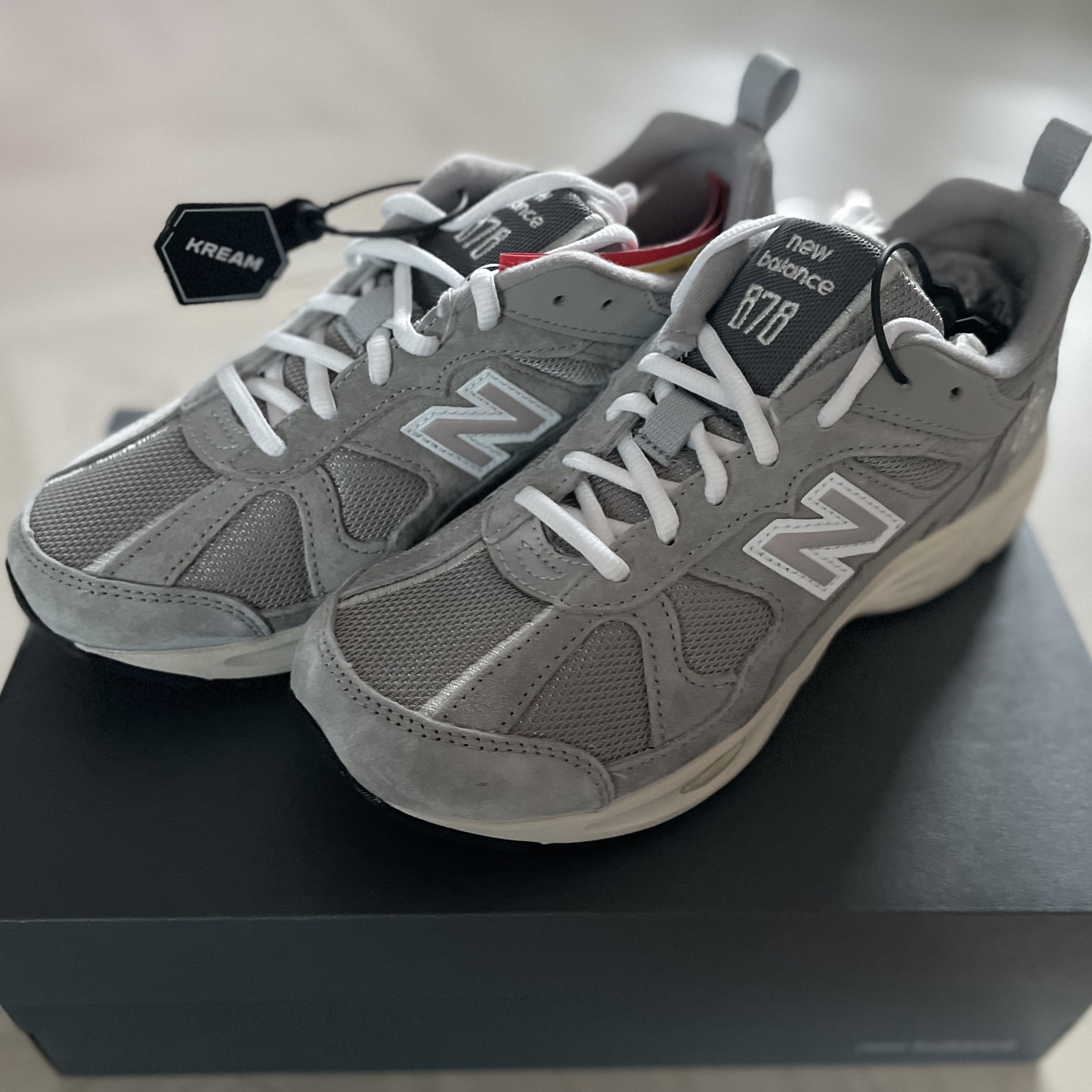 New Balance 878 Gray 착용 스타일
