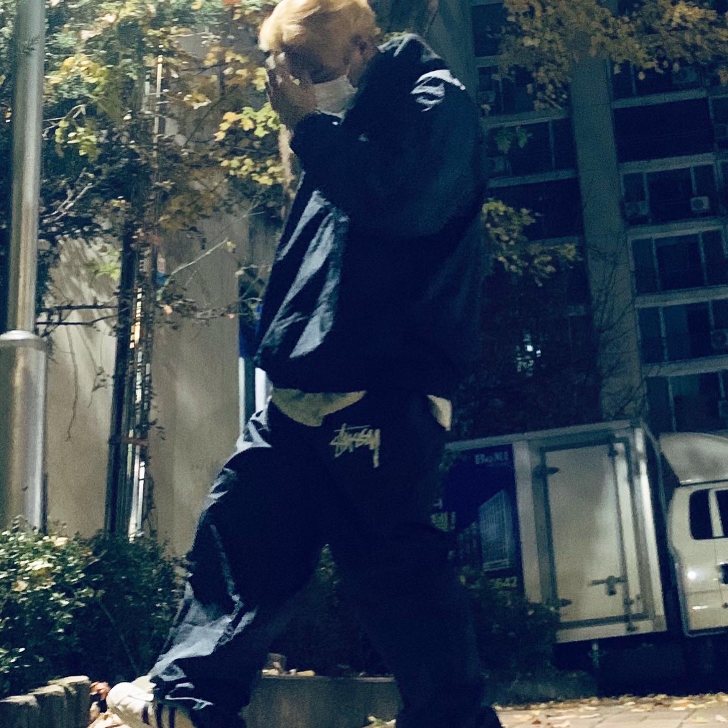 Nike x Stussy Windrunner Jacket Off Noir, Nike x Stussy Beach Pants Off Noir 착용 스타일 - 1