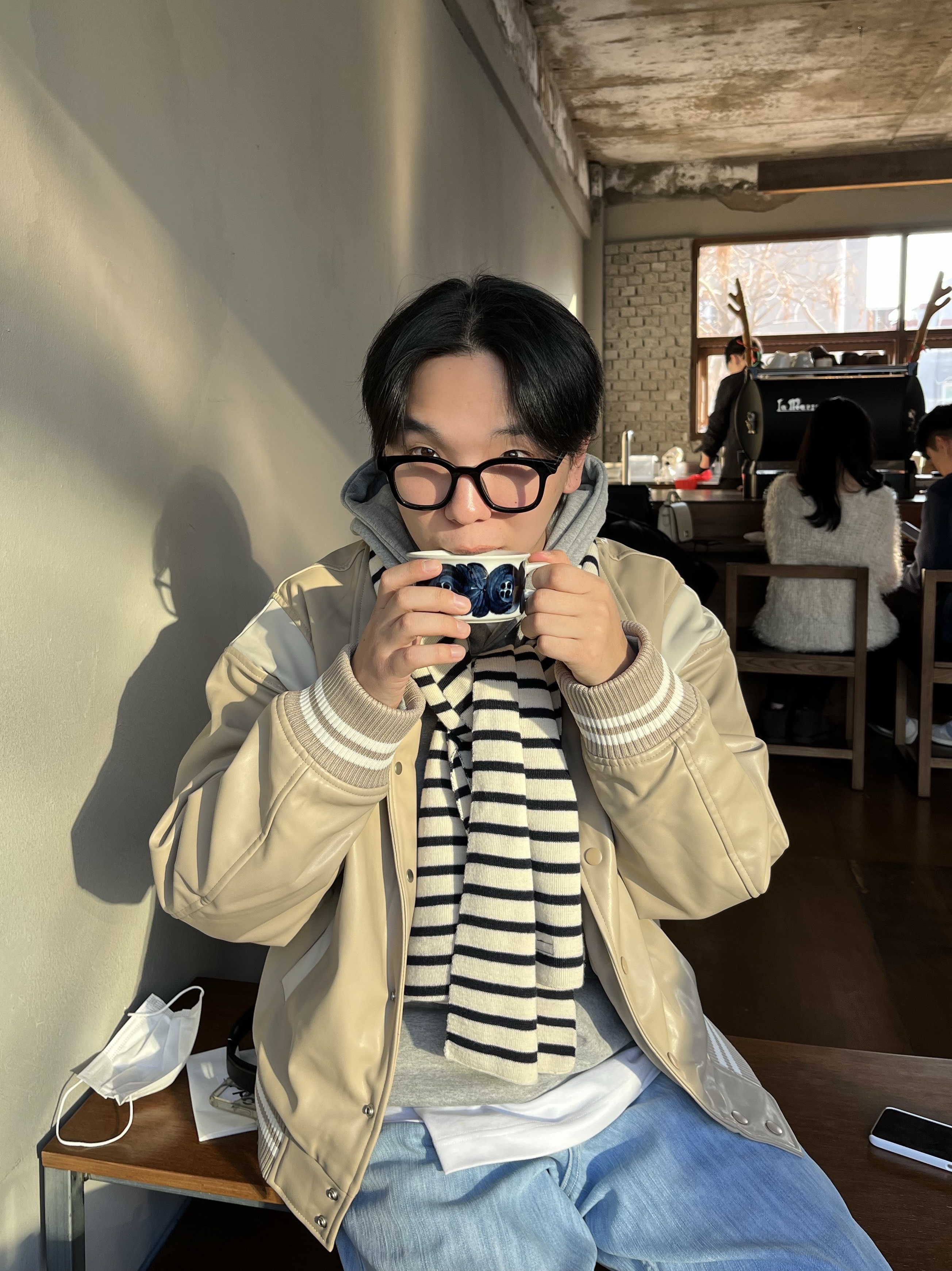 BOSE QC45 Triple Black (Korean Ver.) 착용 스타일 - 2
