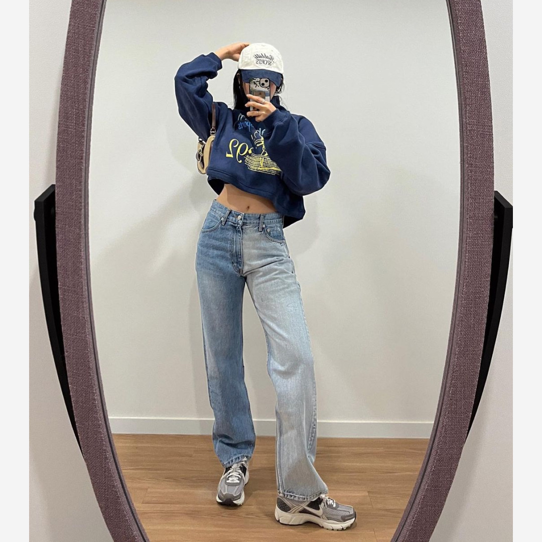 (W) Nike Zoom Vomero 5 Cobblestone and Flat Pewter 착용 스타일 - 3