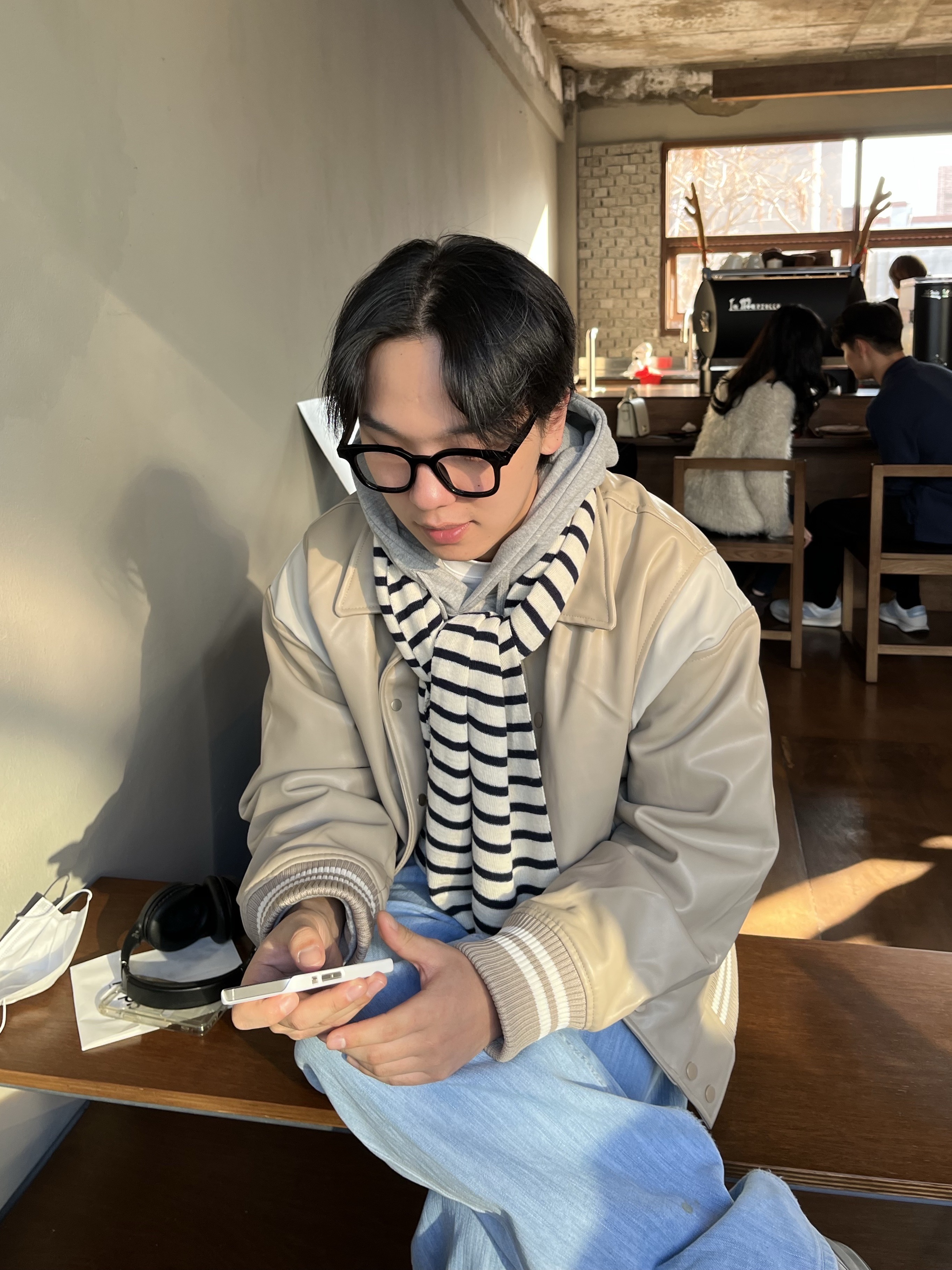 BOSE QC45 Triple Black (Korean Ver.) 착용 스타일 - 1