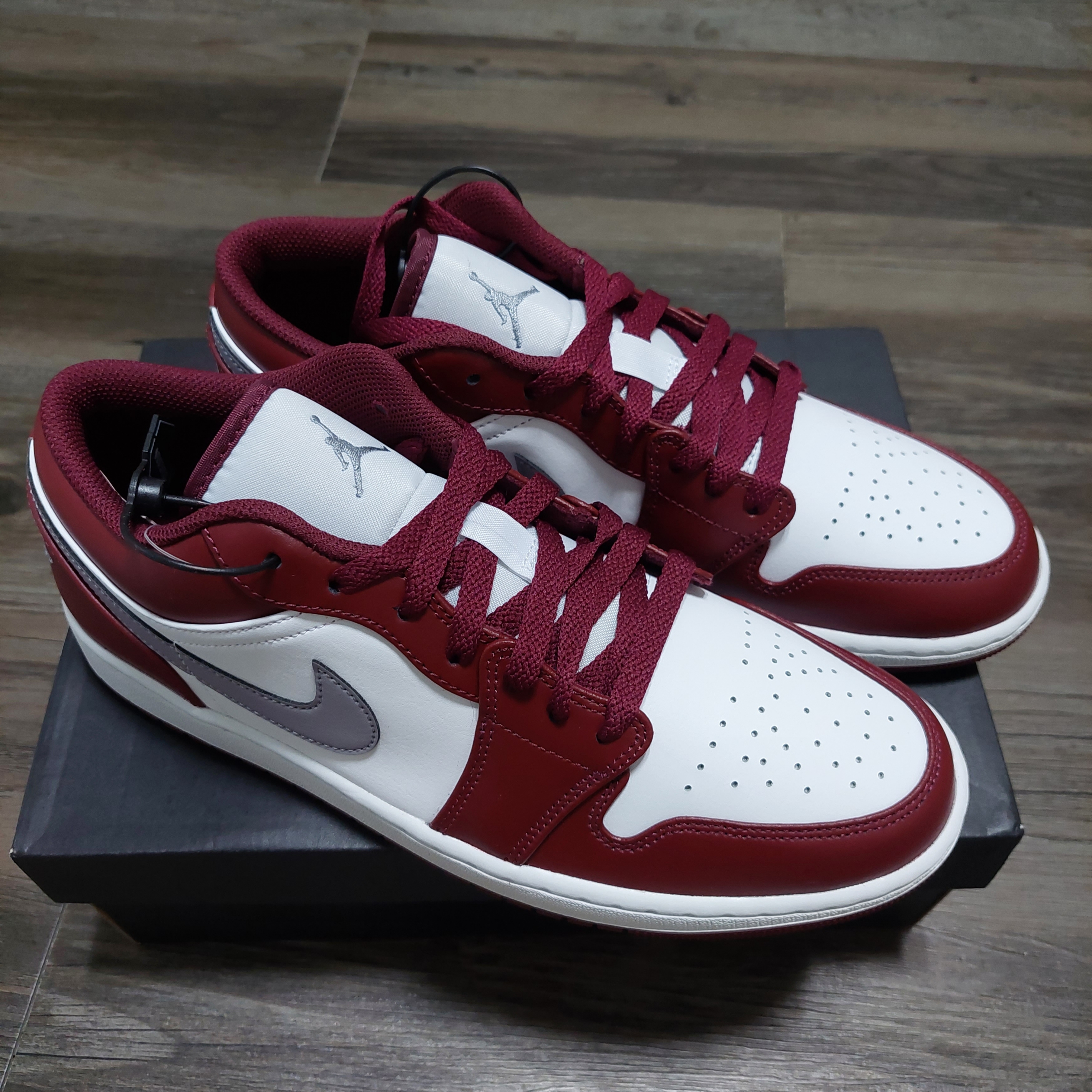 Jordan 1 Low Cherrywood Red 착용 스타일 - 1