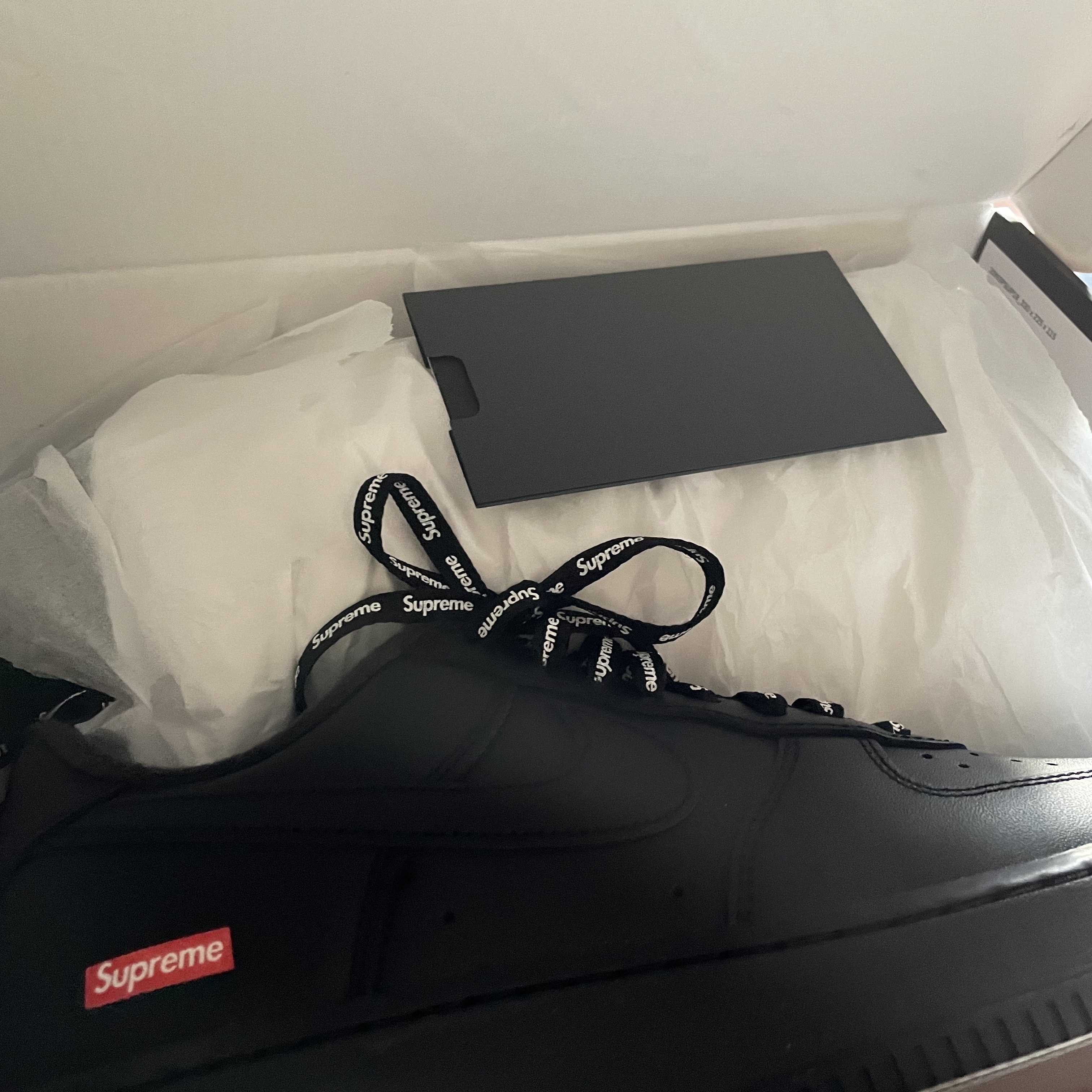 Nike x Supreme Air Force 1 Low Black 착용 스타일