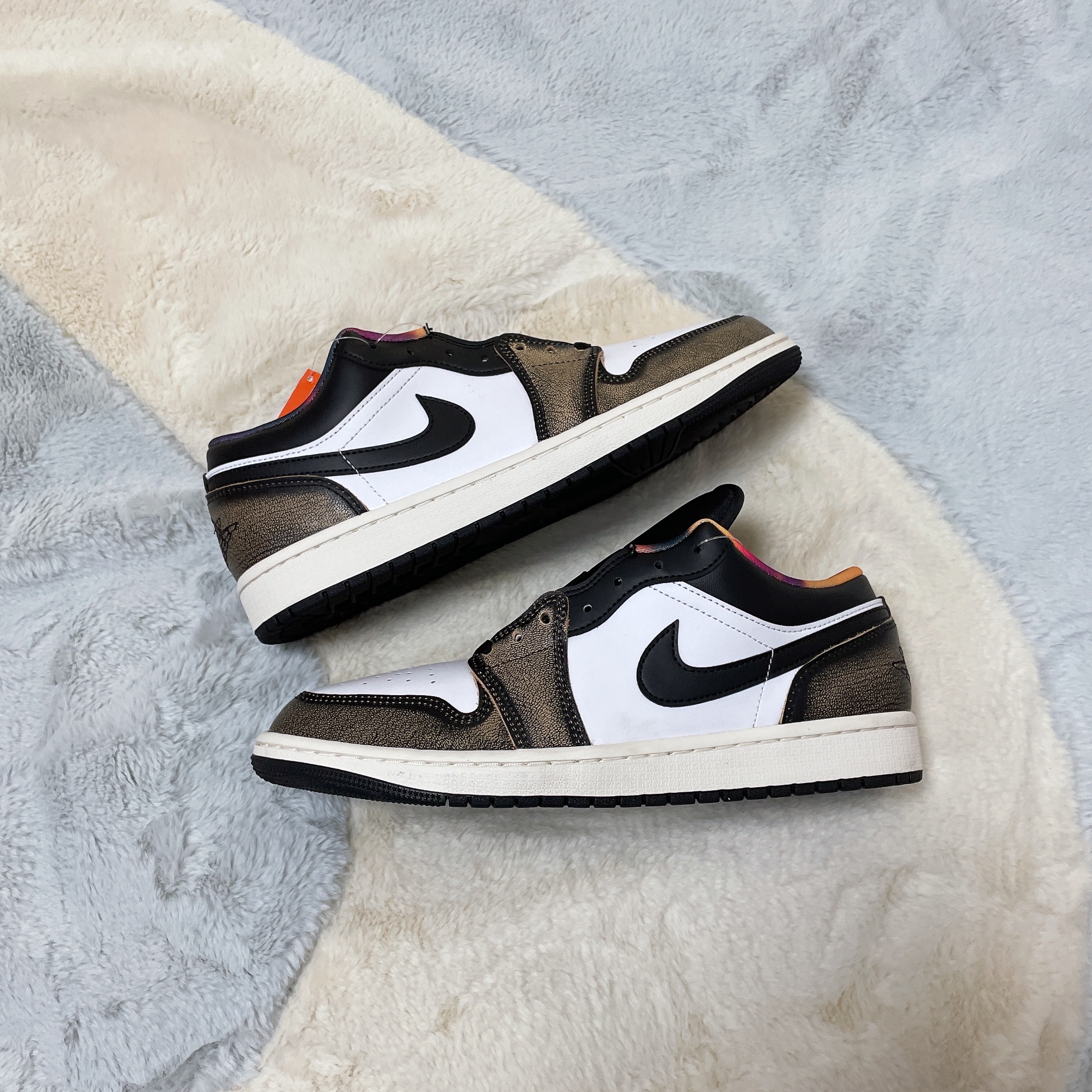 Jordan 1 Low SE Black White Onyx 착용 스타일 - 2