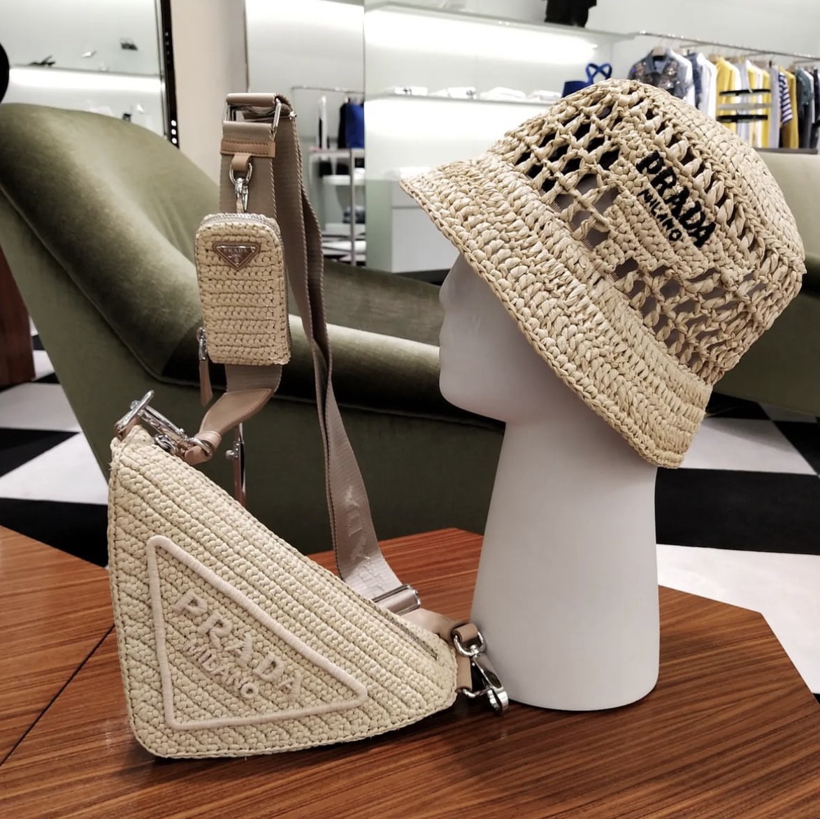 Prada Raffia Triangle Bag Tan 착용 스타일
