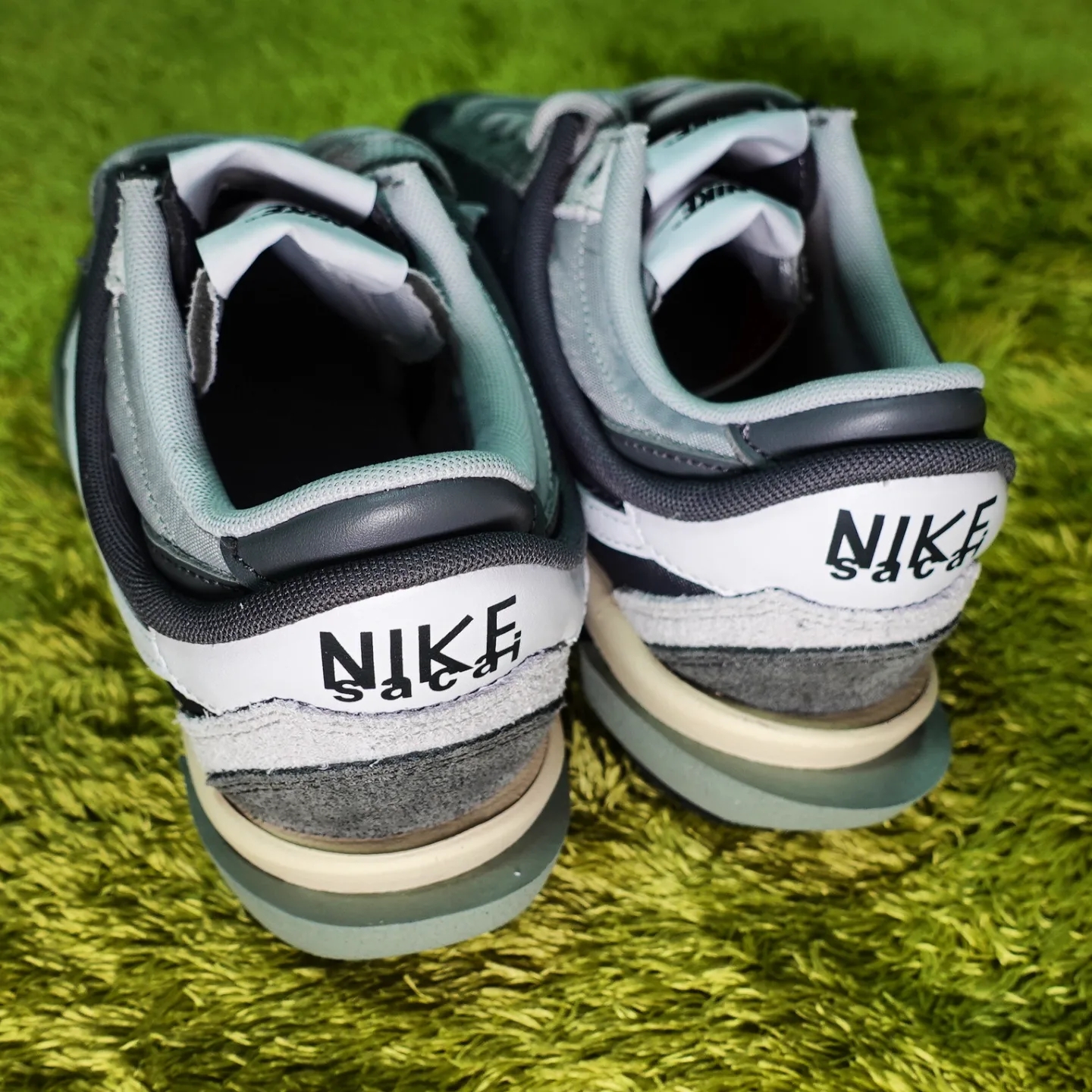 Nike x Sacai Zoom Cortez SP Iron Grey 착용 스타일 - 5