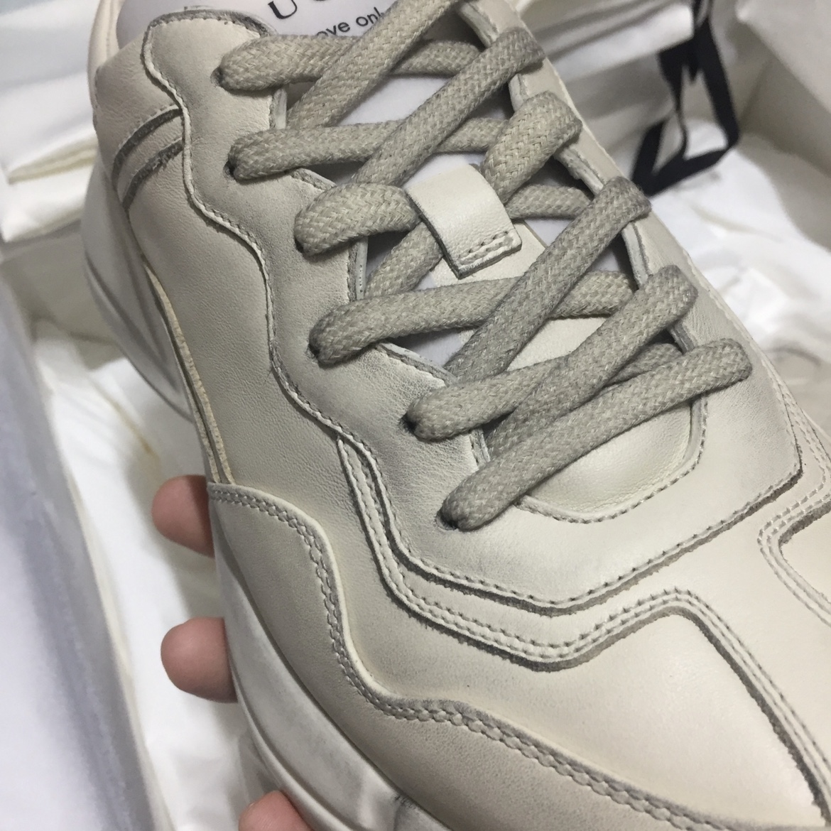 Gucci Rhyton Leather Sneakers Distressed Ivory 착용 스타일