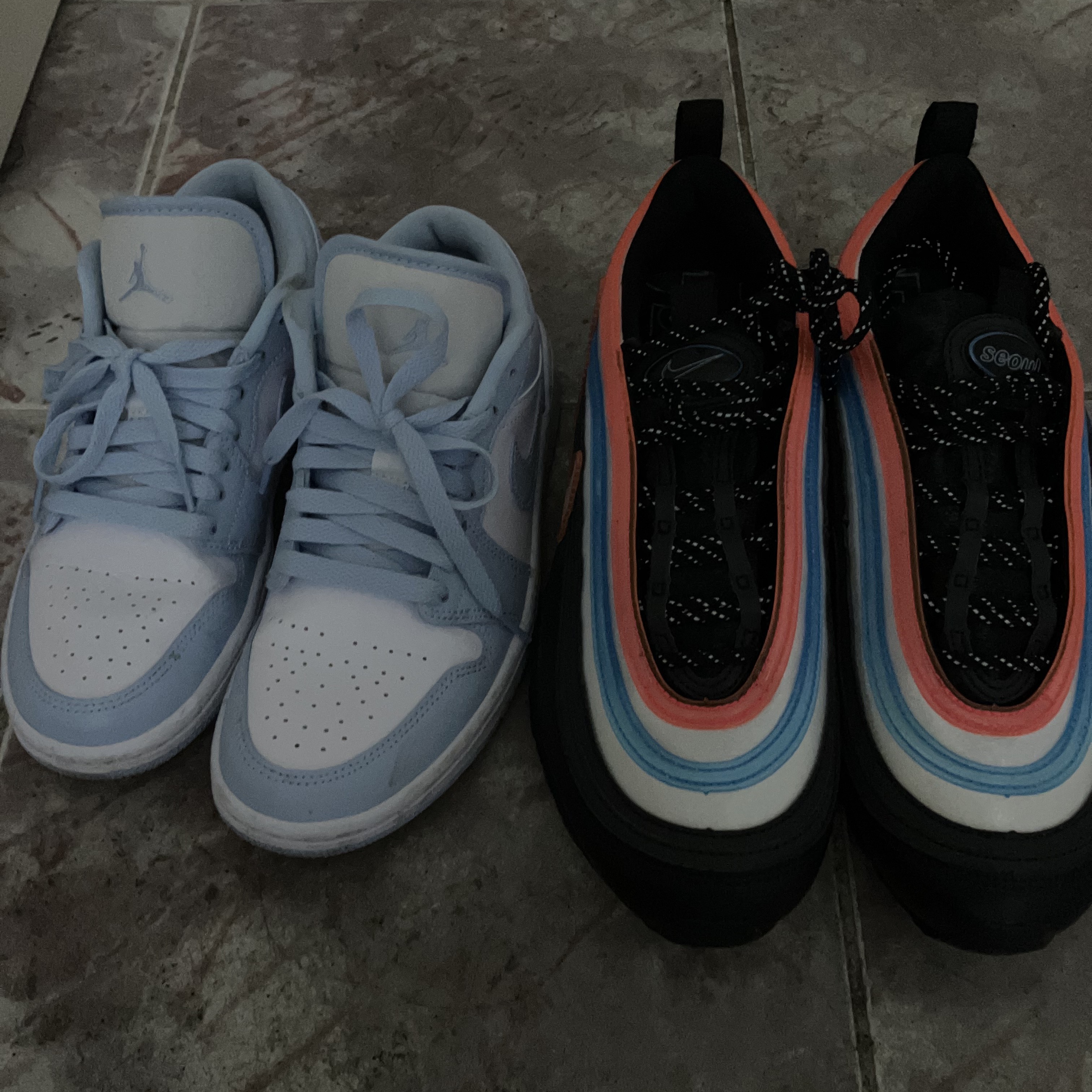 Nike Air Max 97 Neon Seoul, (W) Jordan 1 Low White Ice Blue 착용 스타일