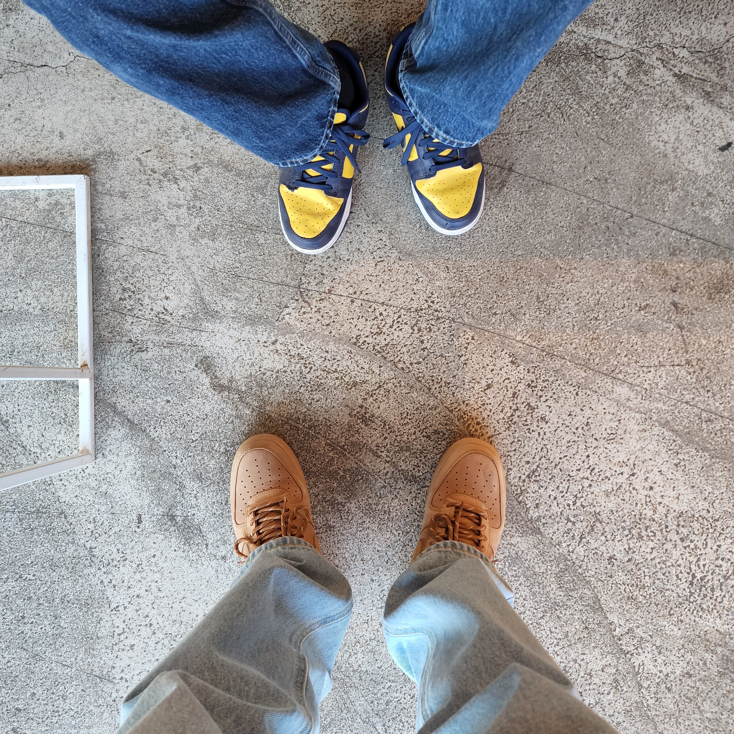 Nike Air Force 1 '07 WB Flax, Nike Dunk Low Retro Varsity Maize 착용 스타일