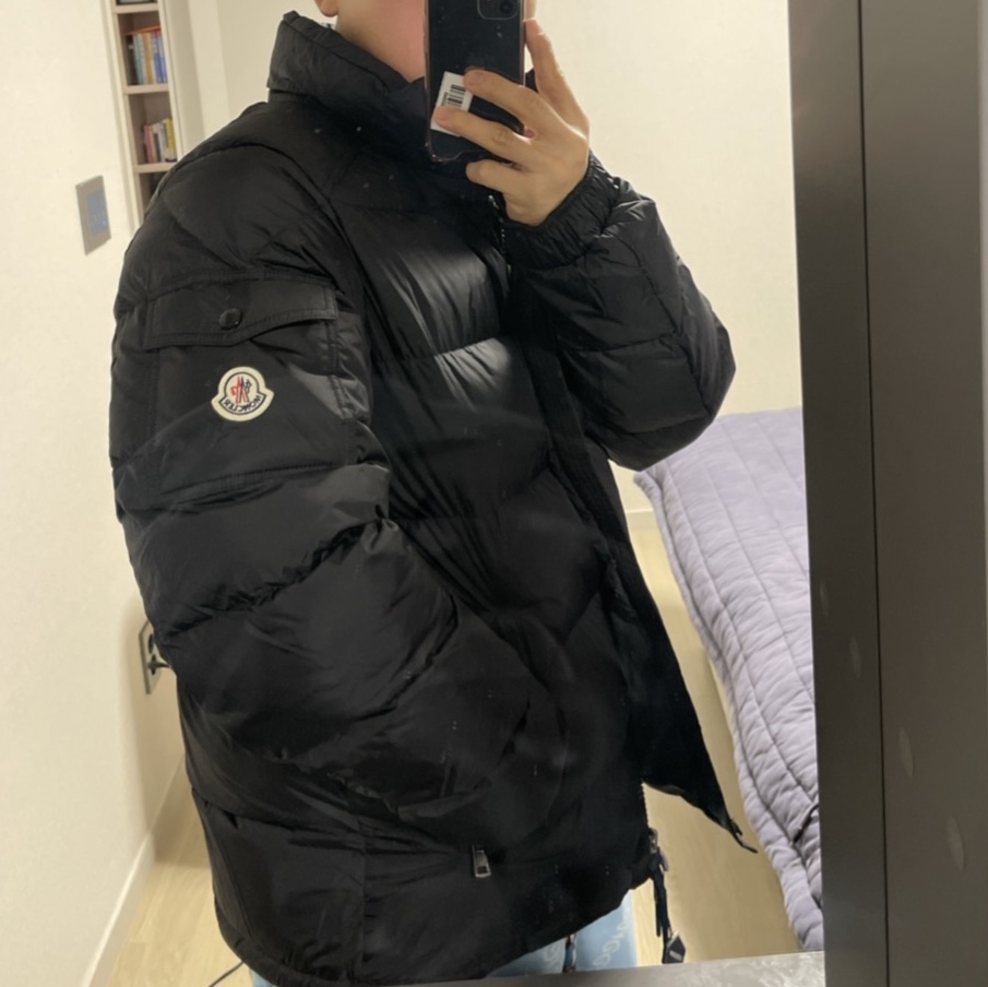 Moncler Mayaf Short Down Jacket Black - 22FW 착용 스타일
