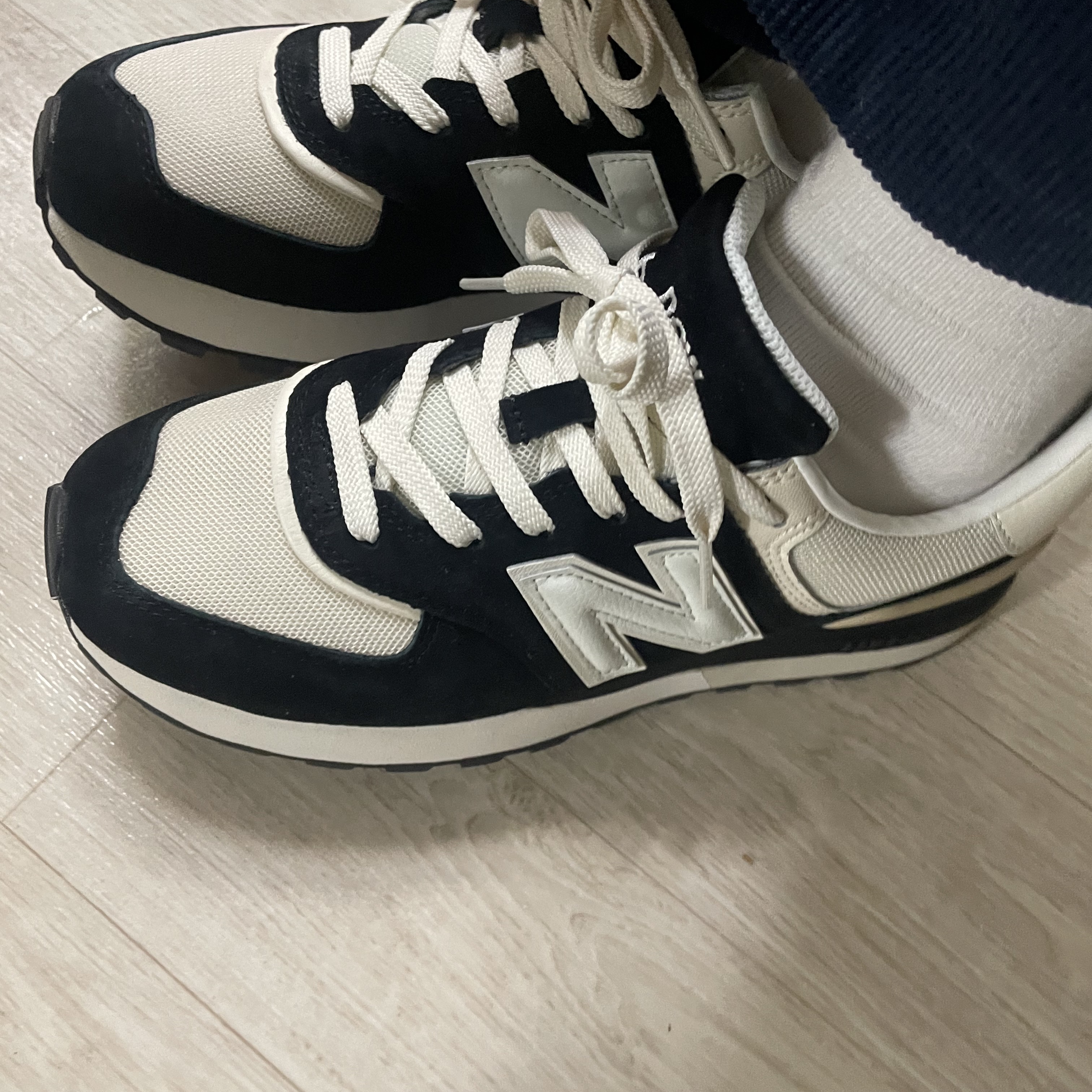 New Balance 574 Legacy Black Angora 착용 스타일