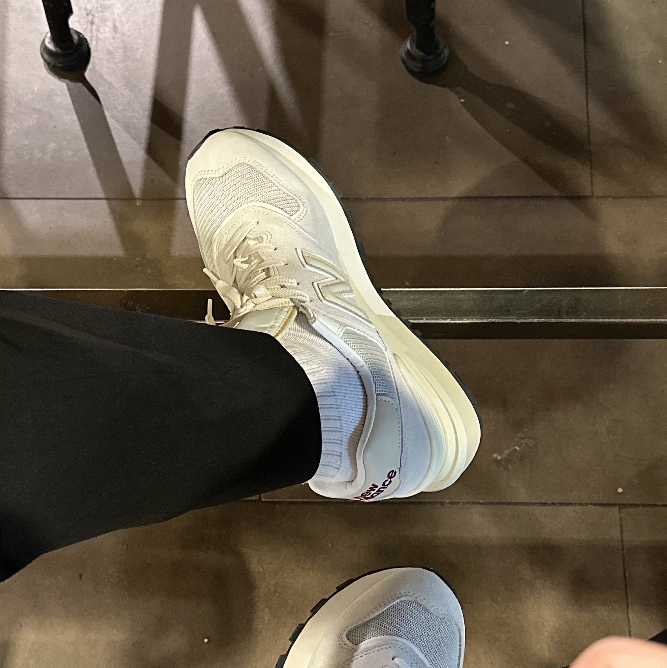 New Balance 574 Legacy Ivory 착용 스타일 - 2