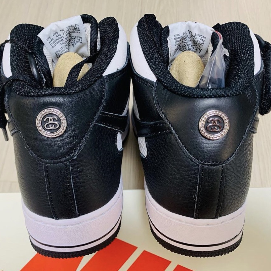 Nike x Stussy Air Force 1 '07 Mid SP Black and Light Bone 착용 스타일 - 2