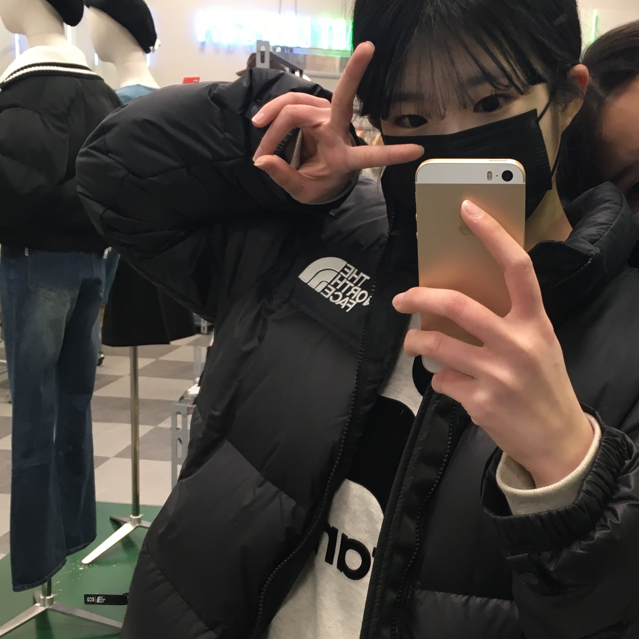 (W) The North Face 1996 Eco Nuptse Jacket Black, (W) Isabel Marant Milly Sweatshirt Ecru Black 착용 스타일