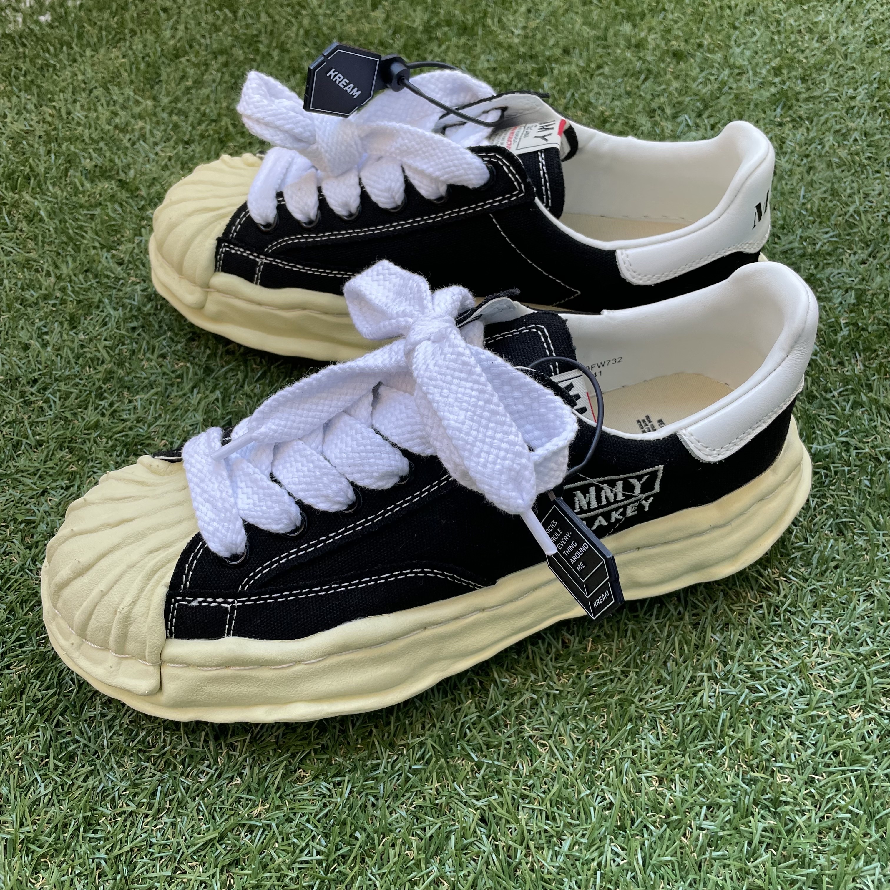 Maison Mihara Yasuhiro Blakey VL OG Sole Canvas Low-top Sneakers Black 착용 스타일 - 1