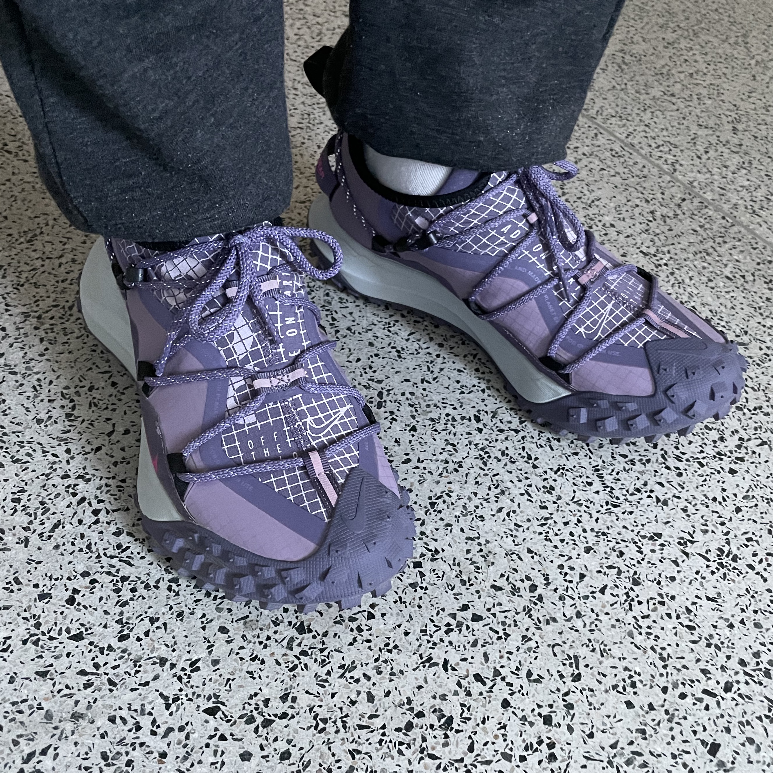 Nike ACG Mountain Fly Low Canyon Purple 착용 스타일 - 2