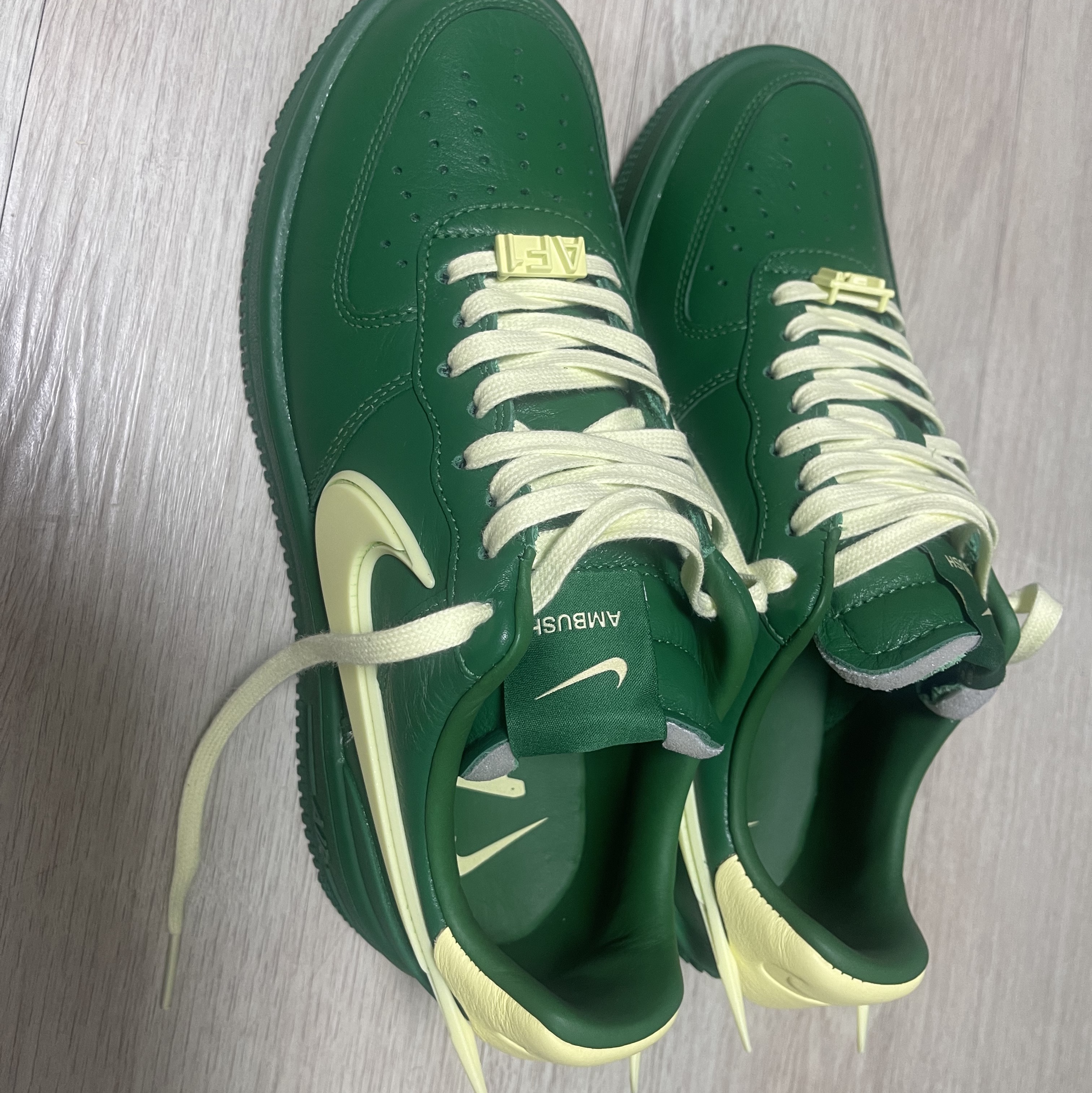 Nike x Ambush Air Force 1 Low SP Pine Green and Citron 착용 스타일 - 3