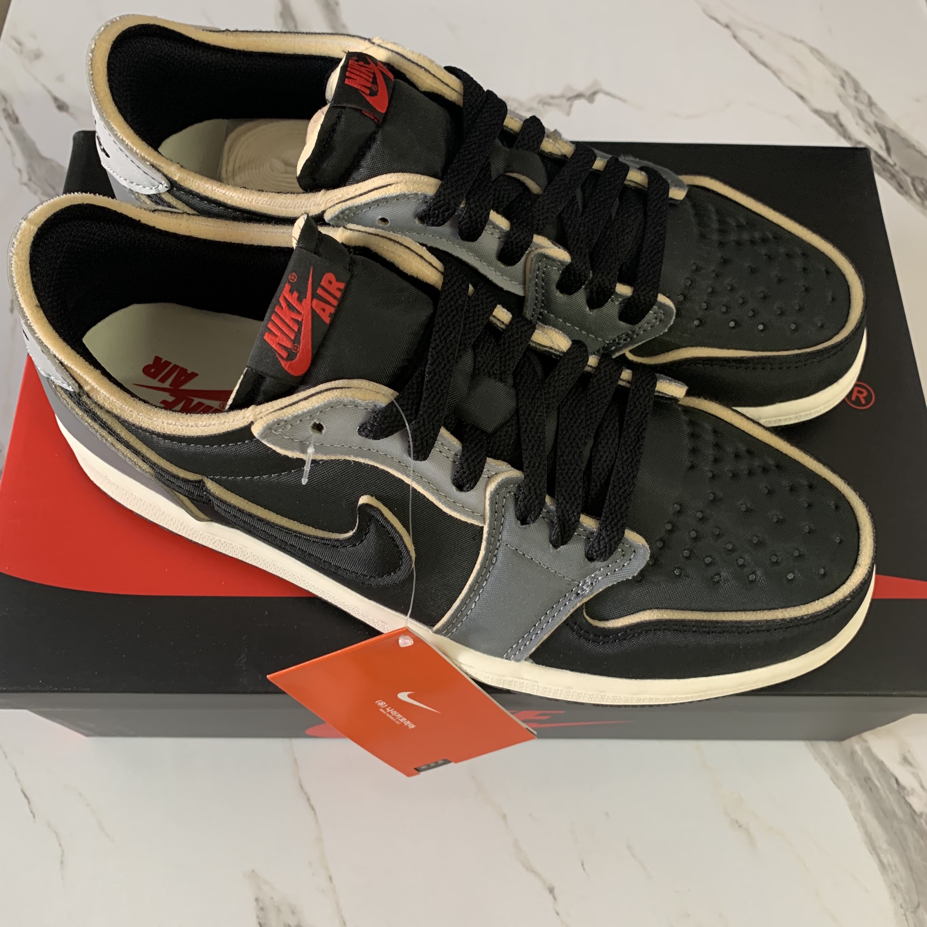 Jordan 1 Retro Low OG EX Black and Smoke Grey 착용 스타일