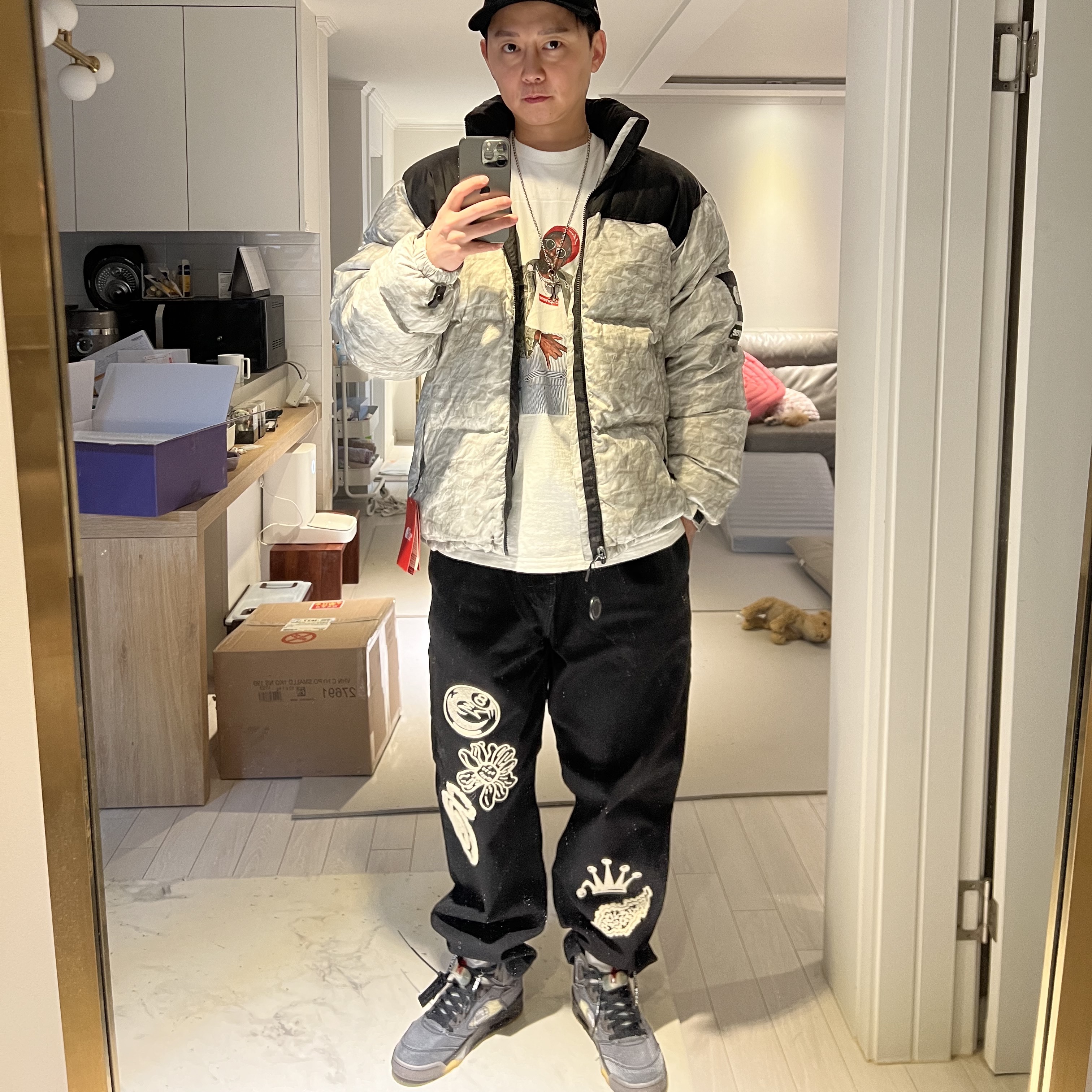 Supreme x The North Face Paper Print Nuptse Jacket - 19FW, Supreme Andre 3000 T-Shirt White - 22FW 착용 스타일 - 4