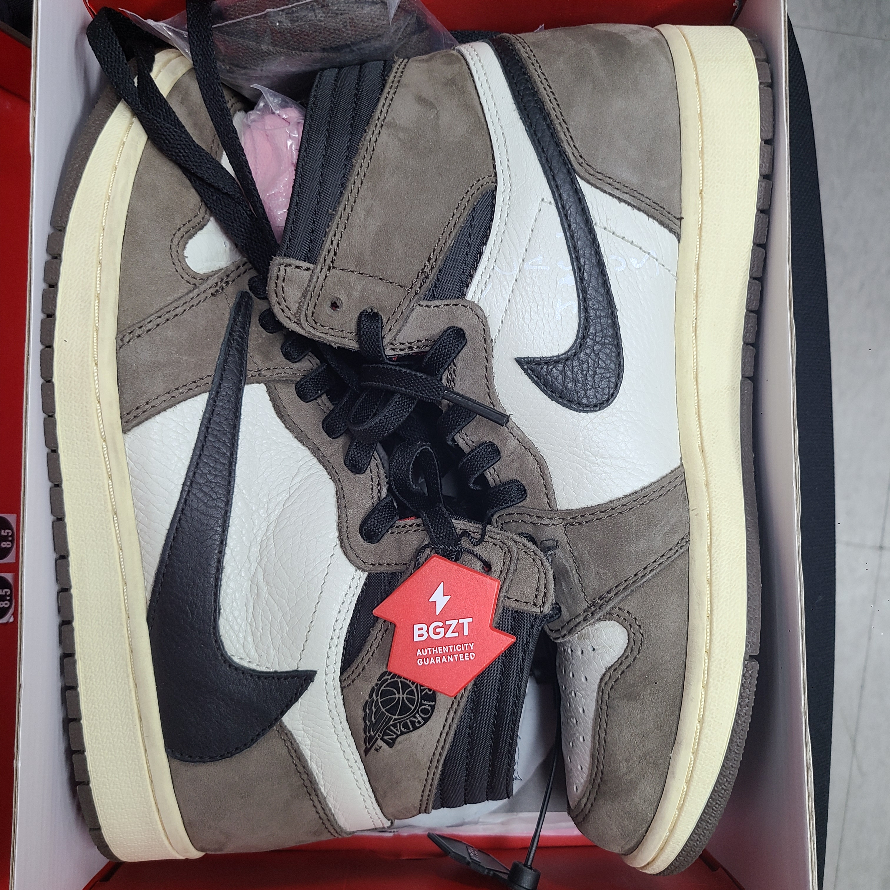 Jordan 1 x Travis Scott Retro High OG SP Mocha 착용 스타일