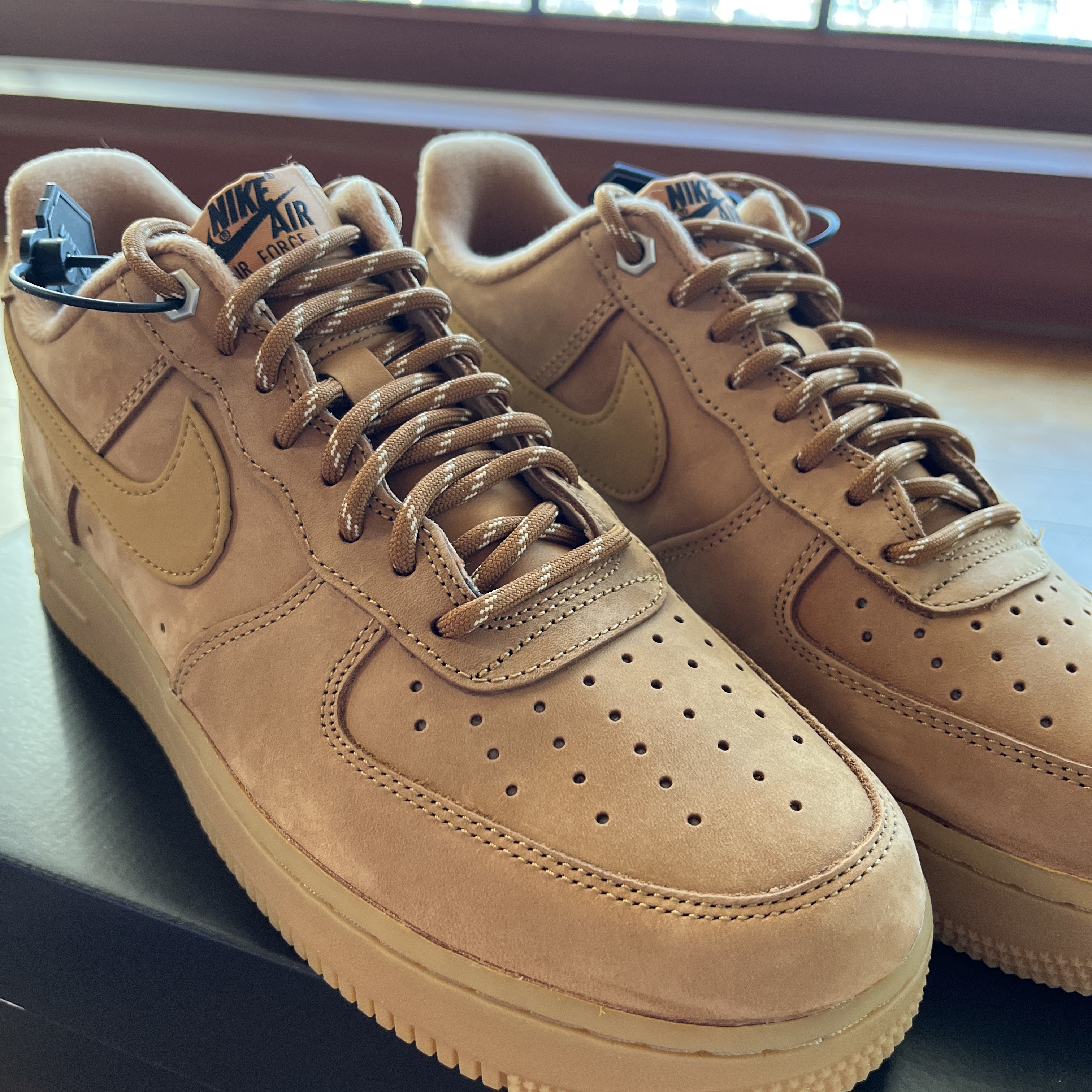 Nike Air Force 1 '07 WB Flax 착용 스타일 - 2