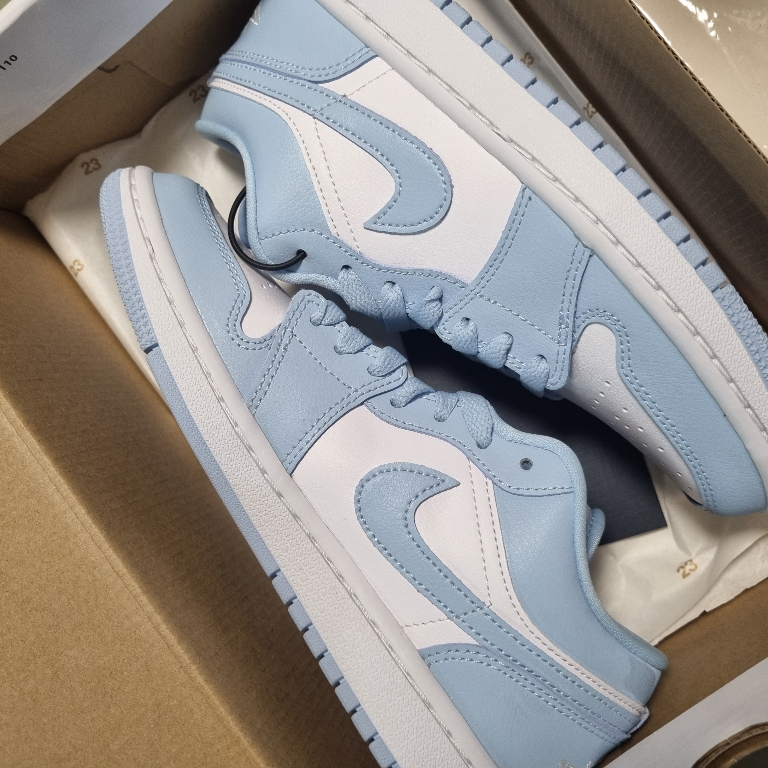 (W) Jordan 1 Low White Ice Blue 착용 스타일