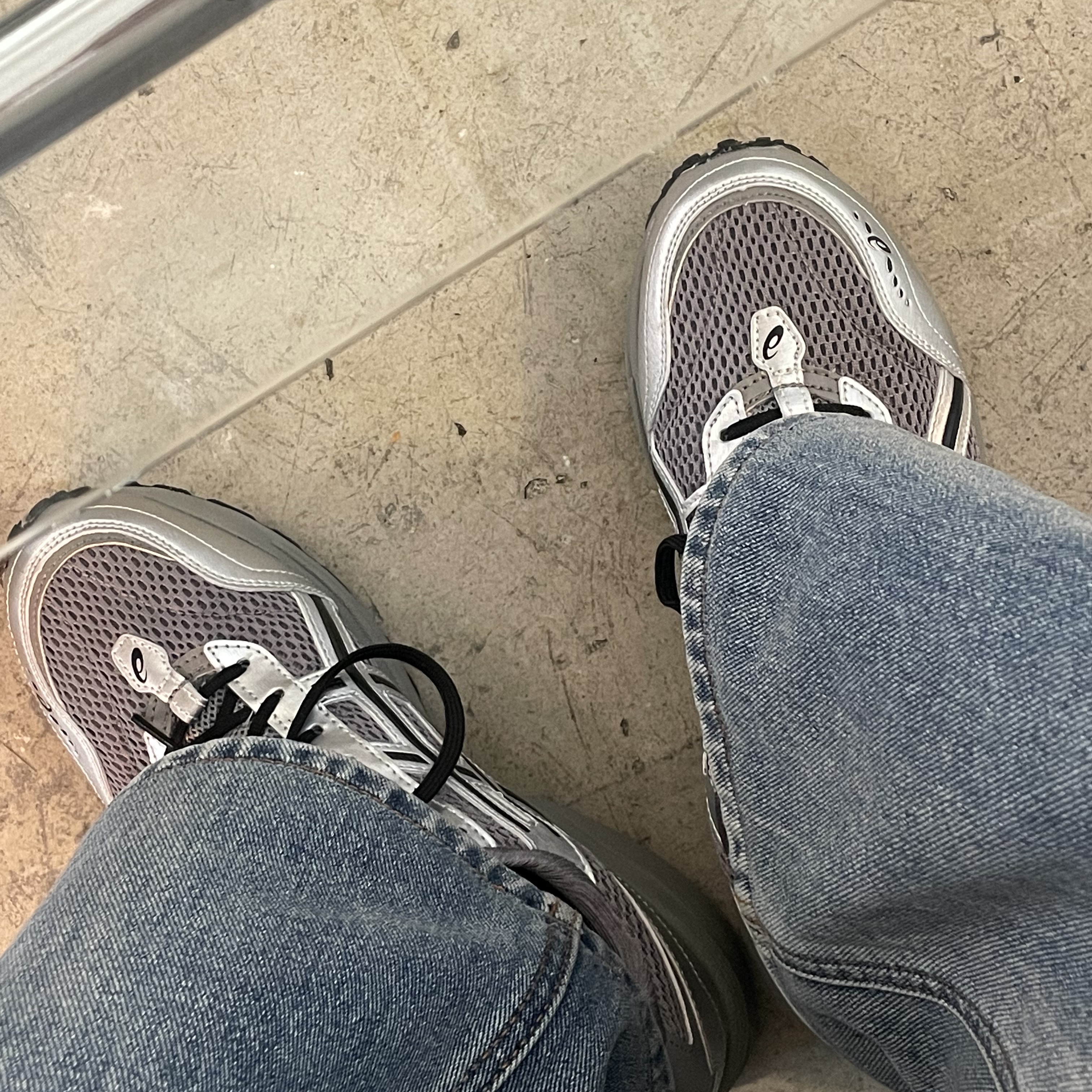 Asics x Freja Wewer Gel-1090 V2 Clay Grey Pure Silver 착용 스타일 - 1